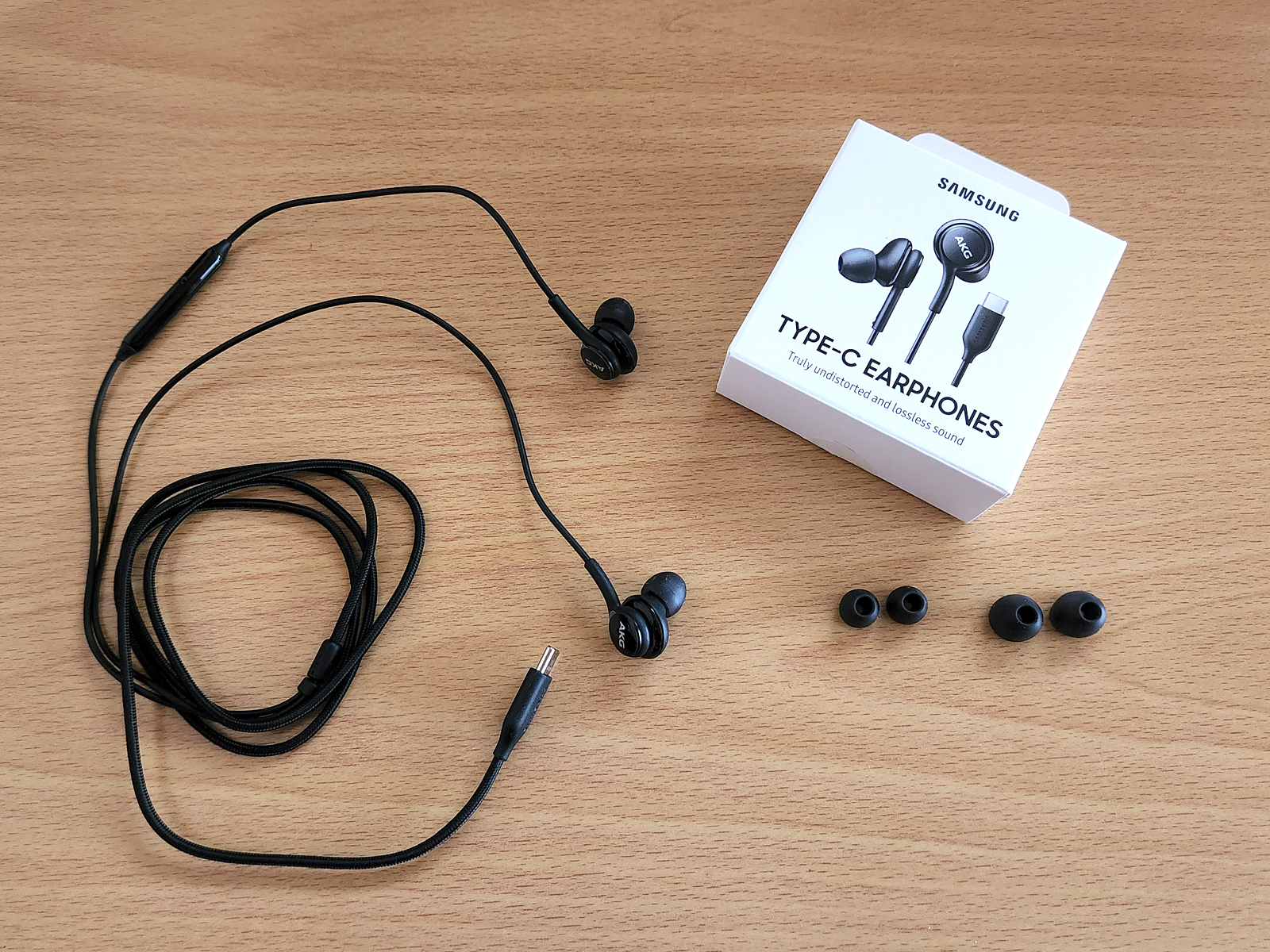 今回の主役であるType-C接続イヤフォン「TYPE-C EARPHONES」。GalaxyのWebサイトにも掲載されています