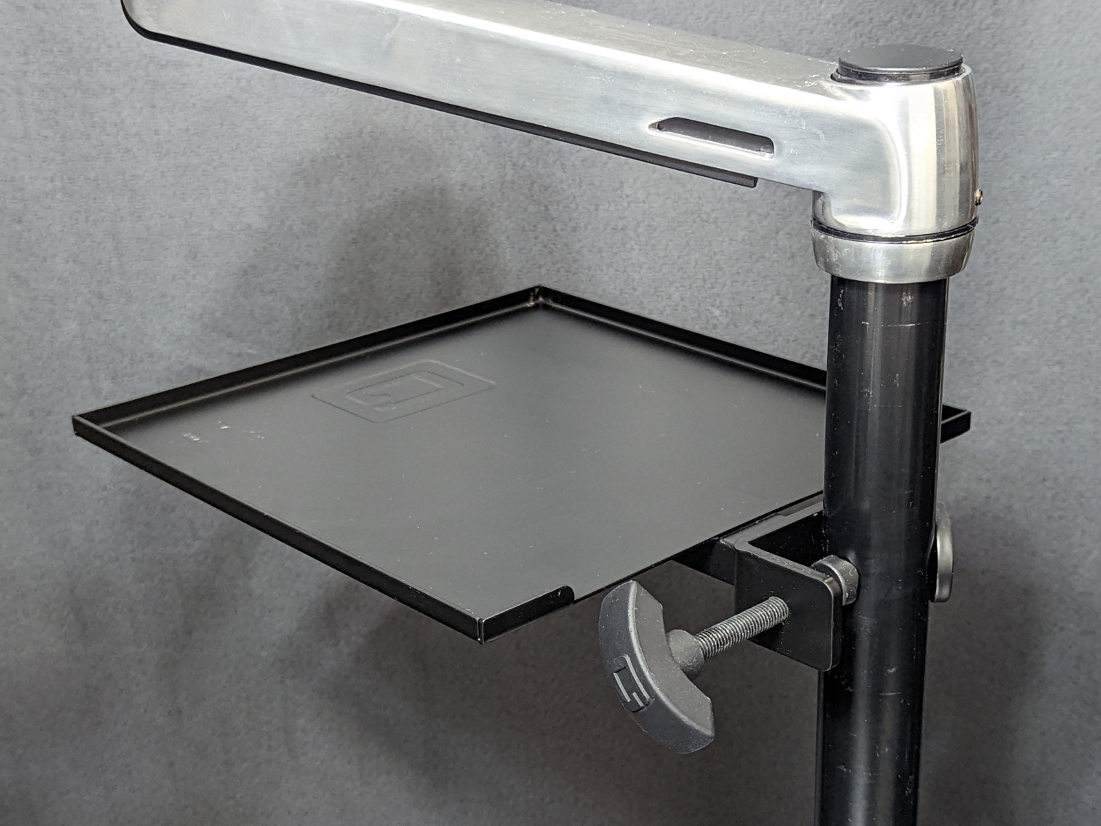 取り付けた先が円柱であれば向きも自由に変更できる