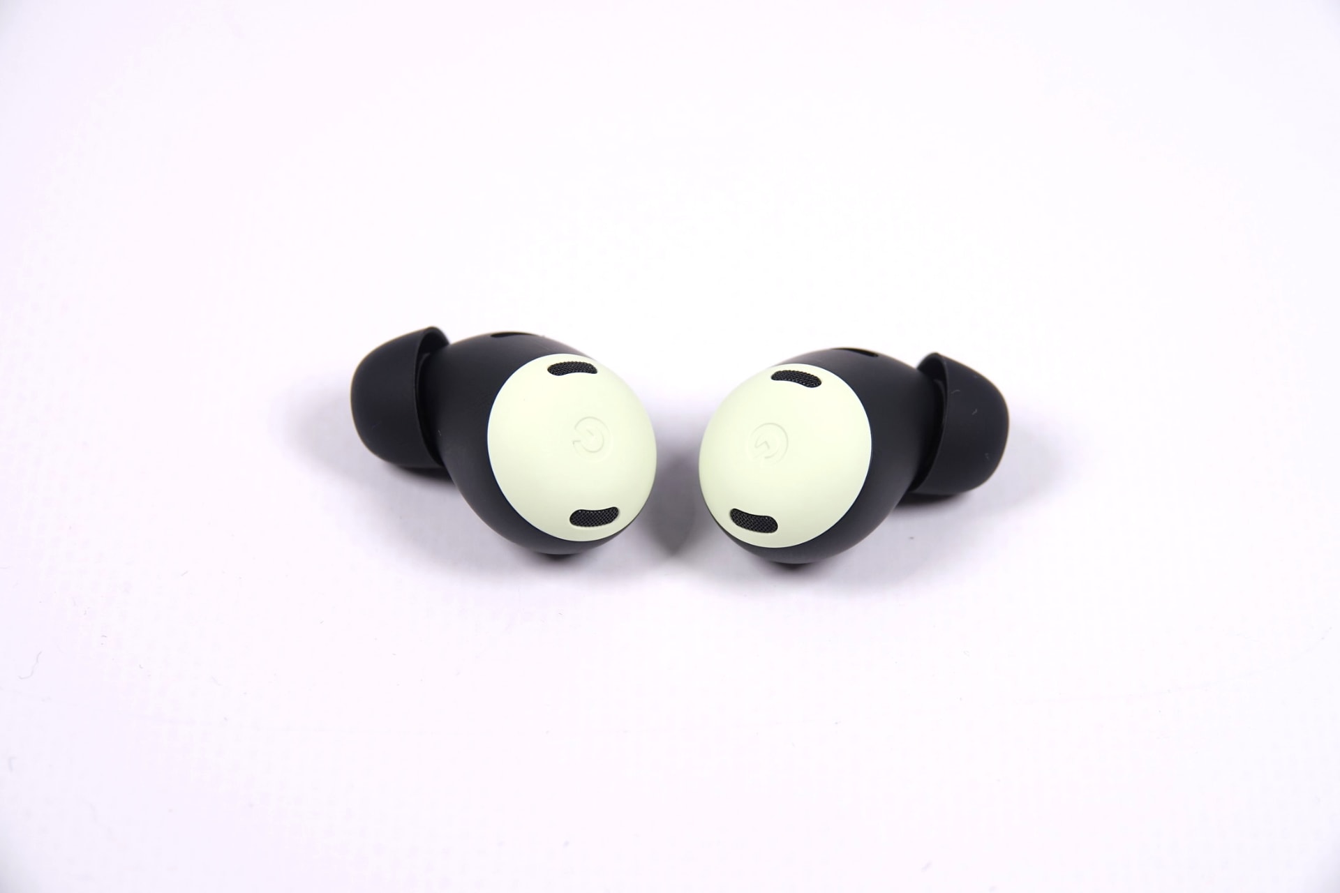 カラーは「レモングラス」