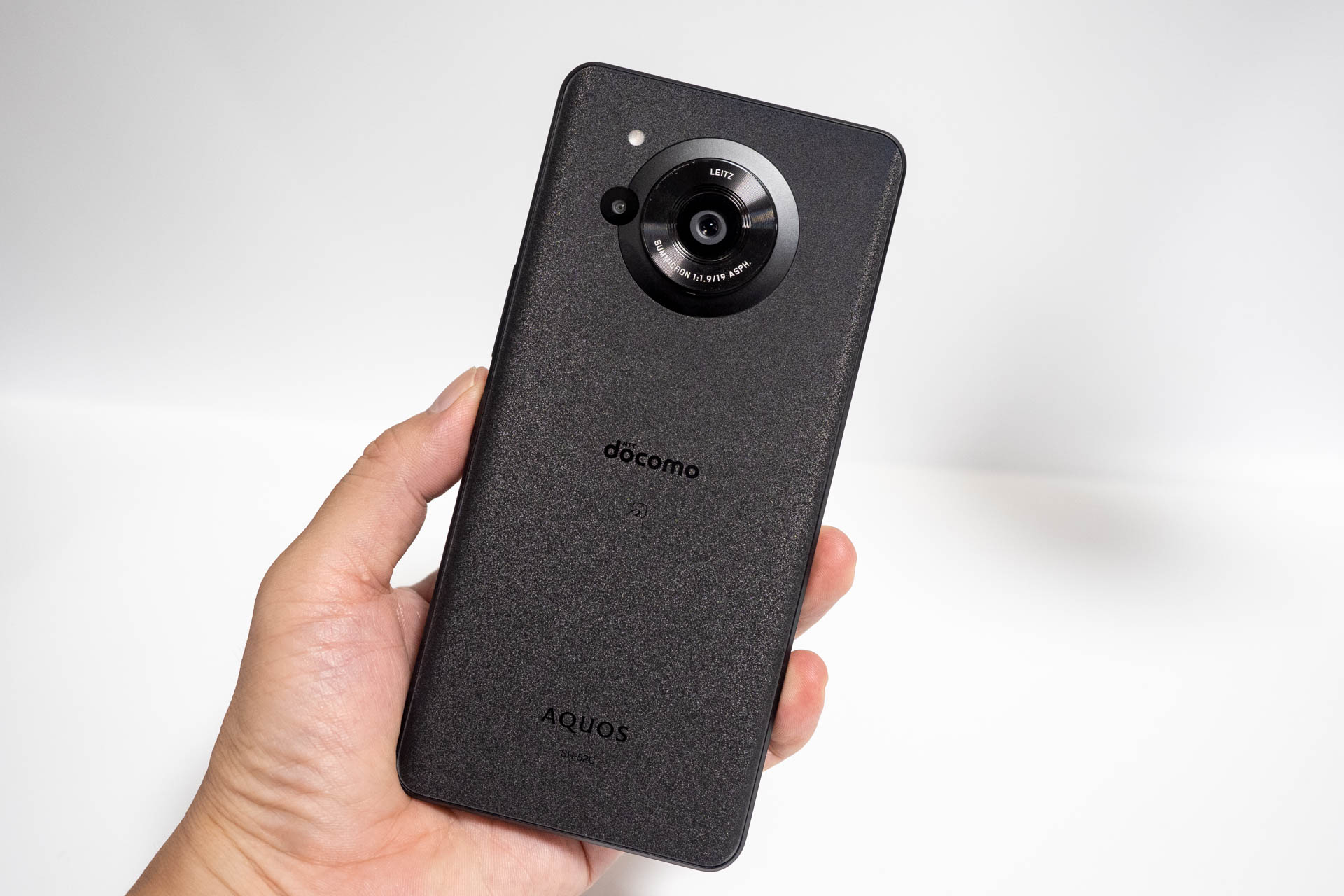 SNSやYouTubeへも制限なく紹介できる「AQUOS R7」に買い替えました