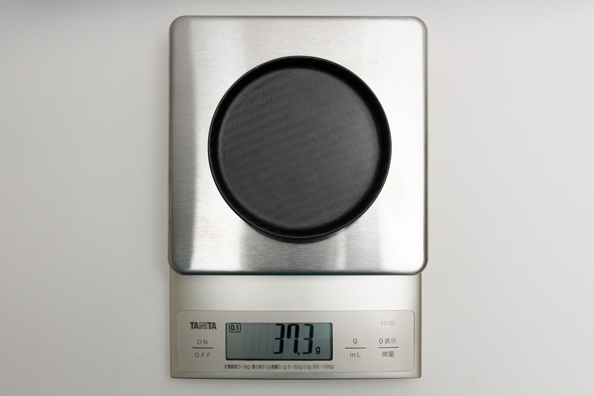 重さは37.3g。手に持ったときに、そこまで軽いという感じはしない