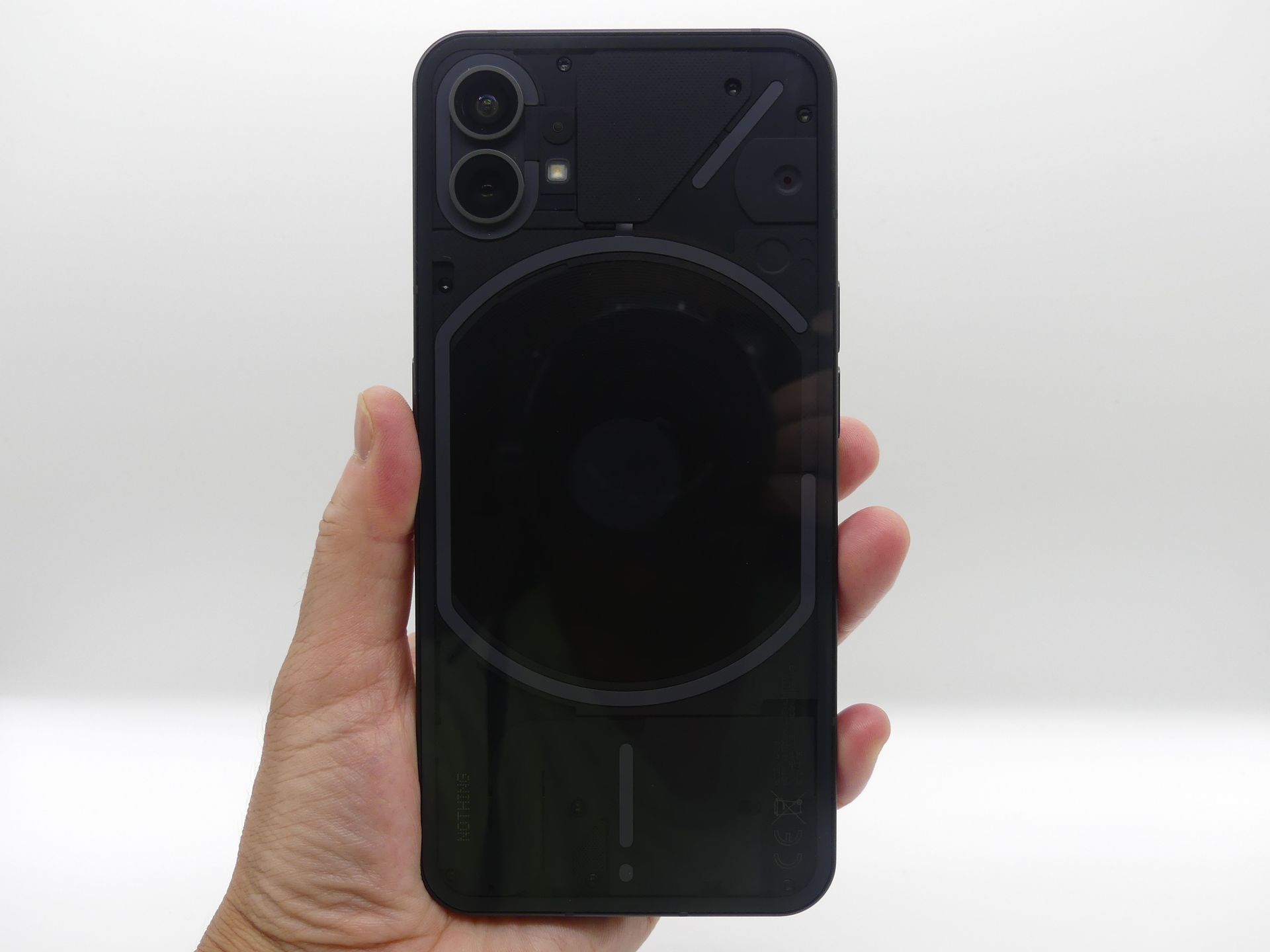 見ていて楽しいNothing Phone (1)の背面