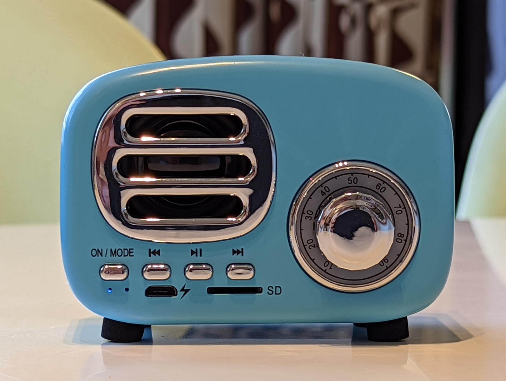 操作系、充電ポート等全てが前面に集約されていて分かり易い