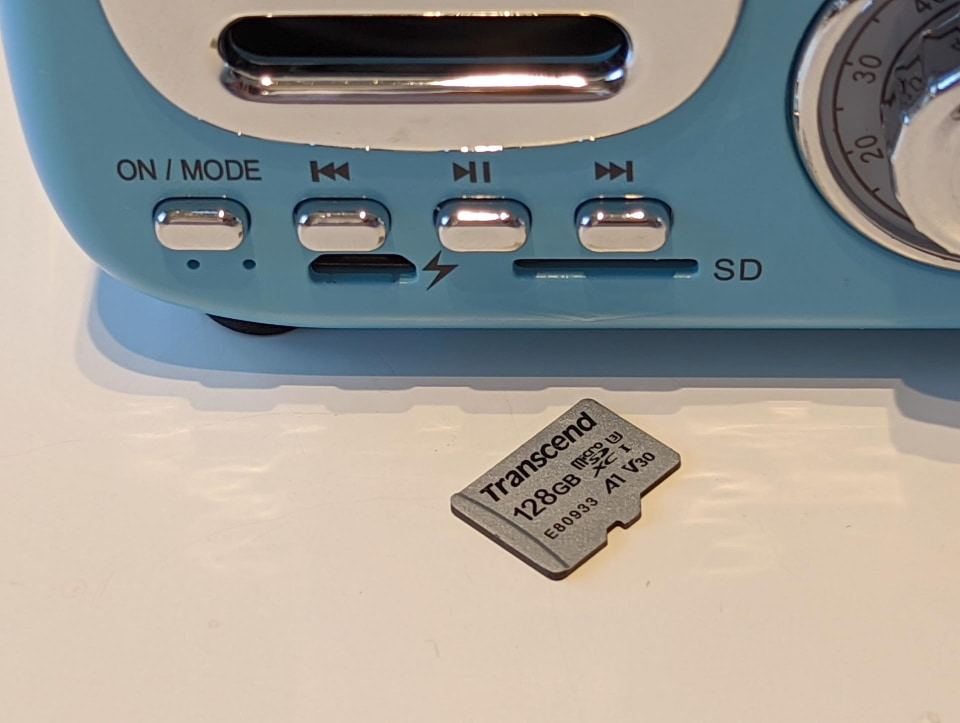 ちょっとレトロで770円のダイソーのBluetoothスピーカーが最高