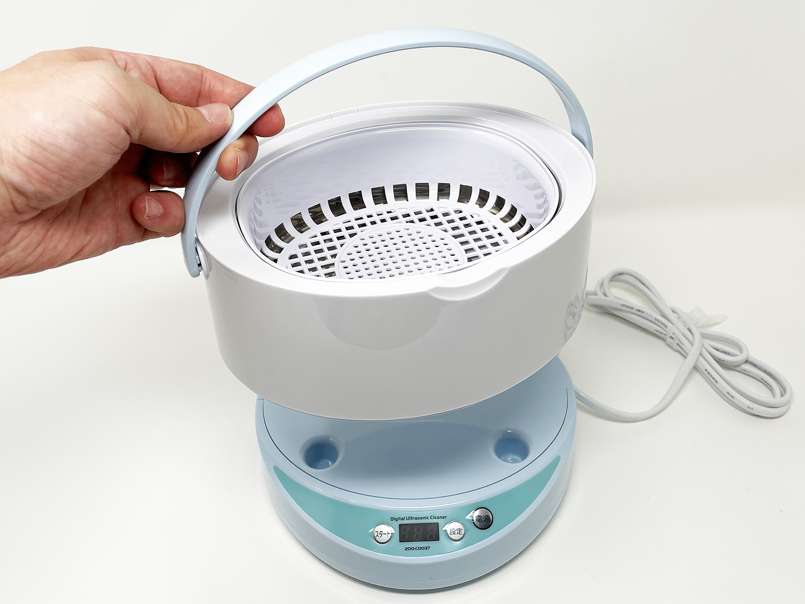 バケツのような取っ手がついており、洗浄槽が分離します。