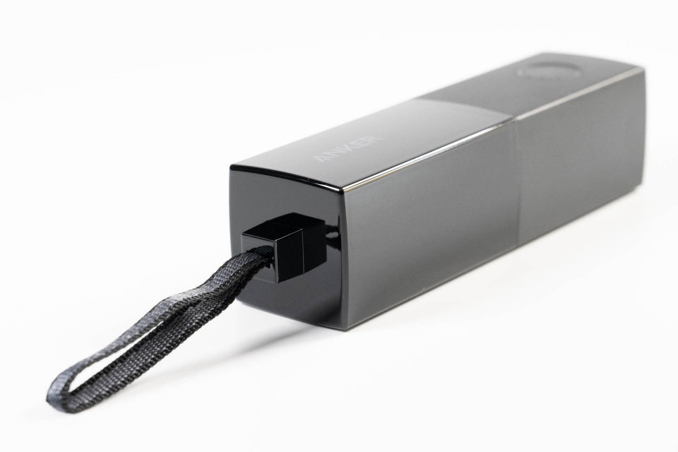 スティック型バッテリーと充電器の2in1、「Anker 511 Power Bank
