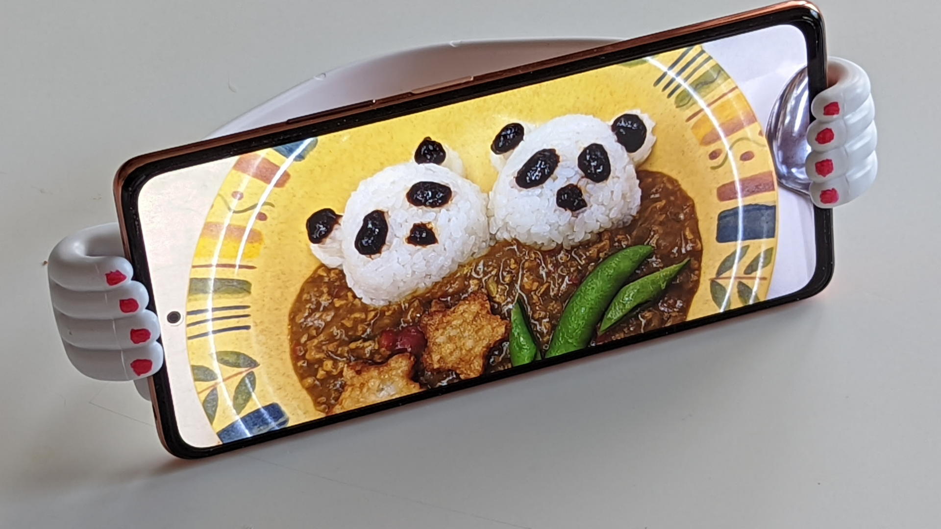 現役を引退した昔のスマホを再活用すればいろいろ便利に使えそうだ