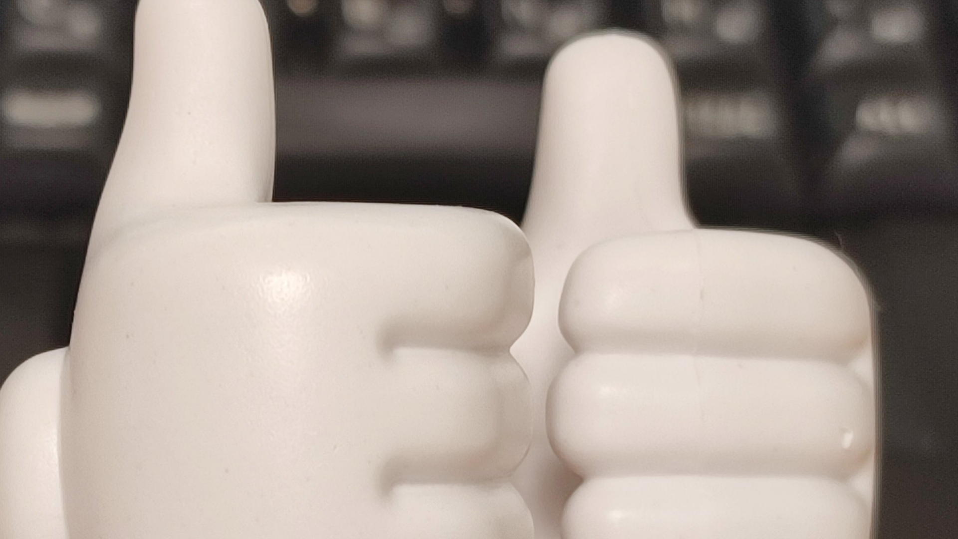 ハンドキャッチスタンドは“いいね！ハンズ”型のスマホスタンドだ