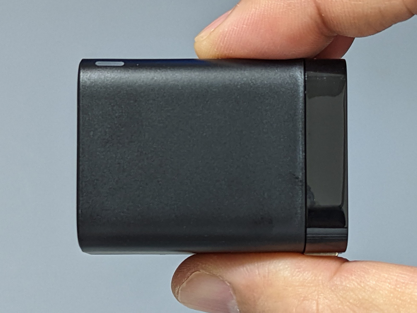 2ポート搭載の製品としては全長はかなり短め（実測48mm）