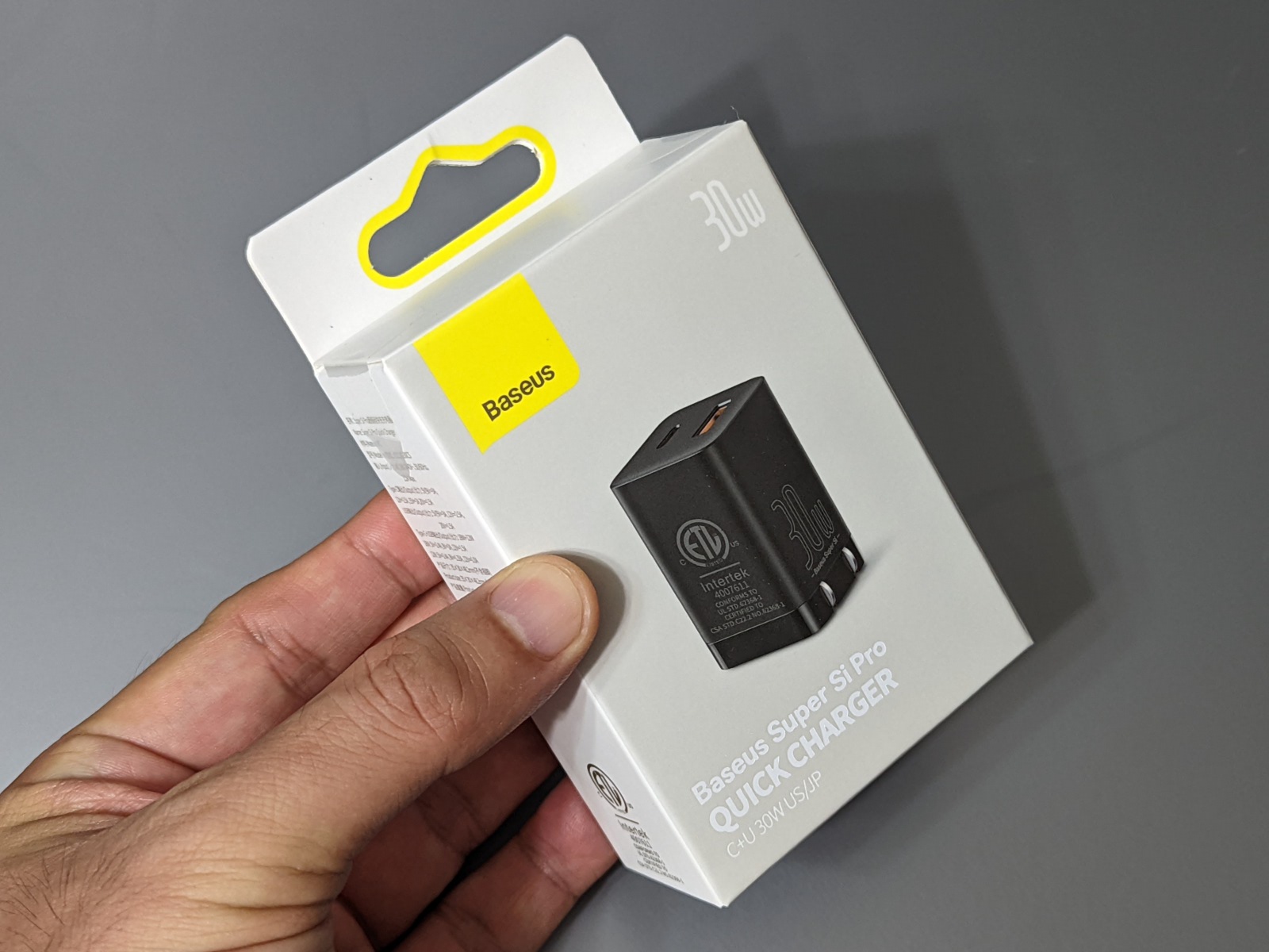 パッケージ。海外では知名度も高いメーカーでラインナップは幅広い