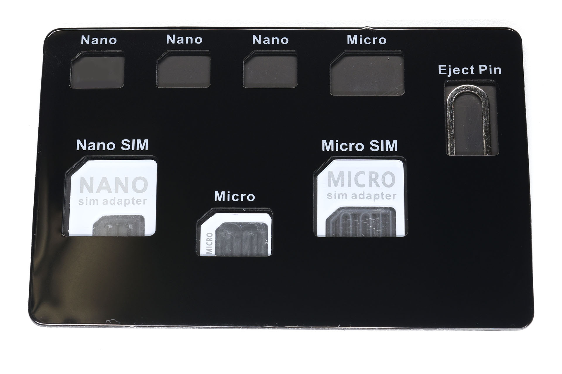 新たに買ったカードタイプのSIMケースは、<a href="https://www.amazon.co.jp/dp/B07DH3YZ2N" class="strong bn" target="_blank">v4simブランド品</a>で、Amazonで468円だった。nanoSIMポケット×3、microSIMポケット×1、各サイズSIMカードアダプター（付属品）用ポケット×3、SIMピン（付属品）ポケット×1がある。SIMカードアダプターを別途調達してそこにnanoSIMを入れれば、nanoSIM×7枚を収納できる