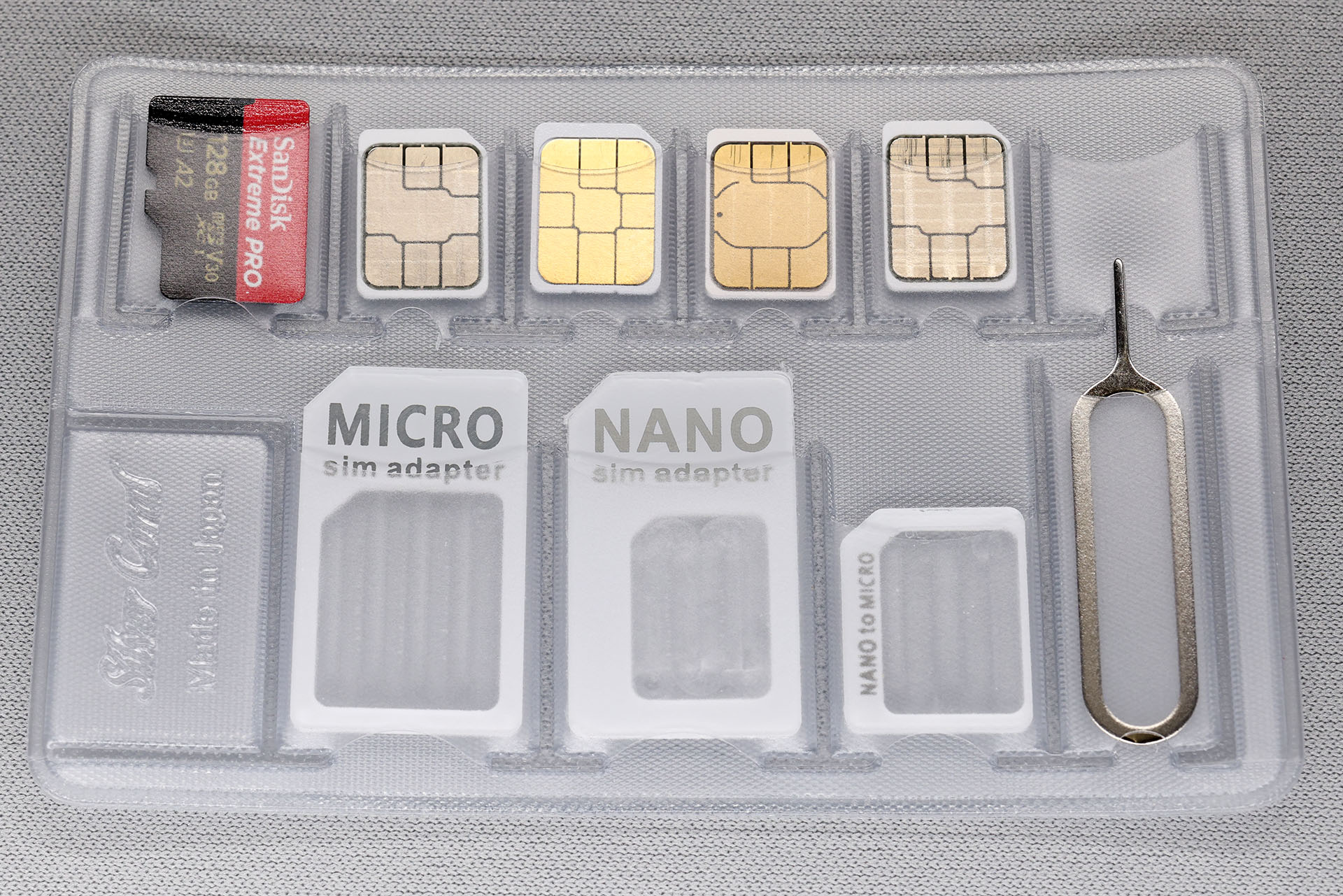 nanoSIM×5、microSD×1、3タイプのSIMカードアダプターおよびSIMピンを収納できる。工夫すれば9枚のnanoSIMを収納できると思う