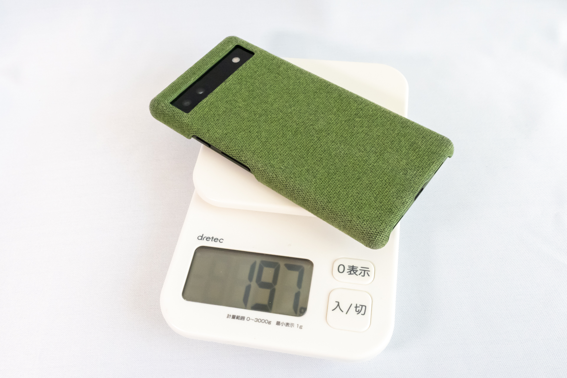 サードパーティーのケースをつけても実測で200gを切る