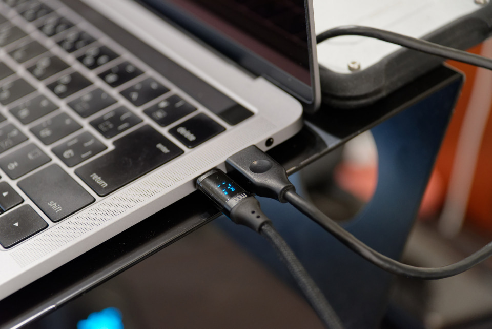 充電をカッコいい感じに ワットチェッカー内蔵usb Type Cケーブル ケータイ Watch