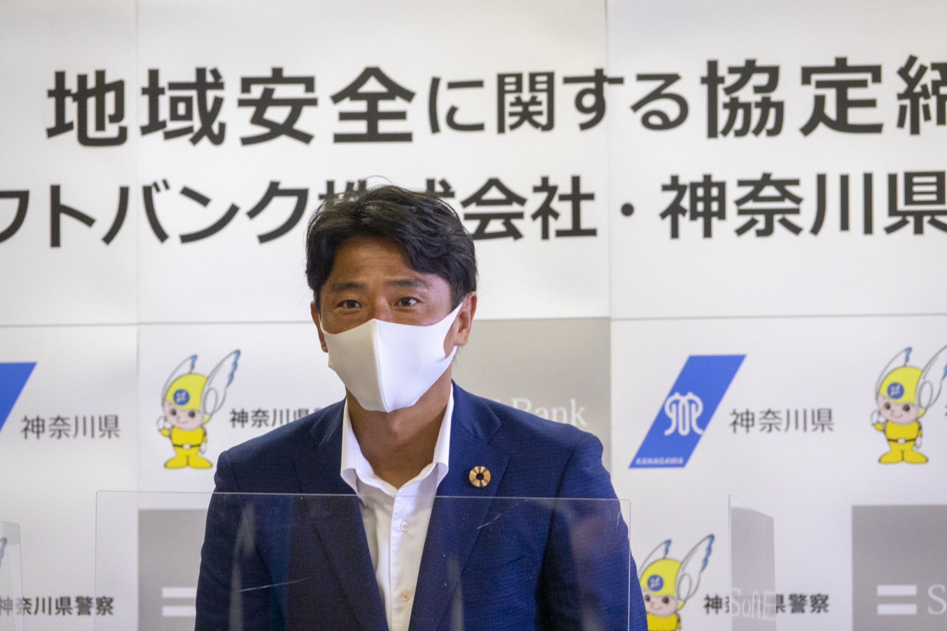 左から、ソフトバンクCSR本部長の池田昌人氏、神奈川県くらし安全防災局長の佐川 範久氏、神奈川県警察本部生活安全部長の則次 誠二郎氏