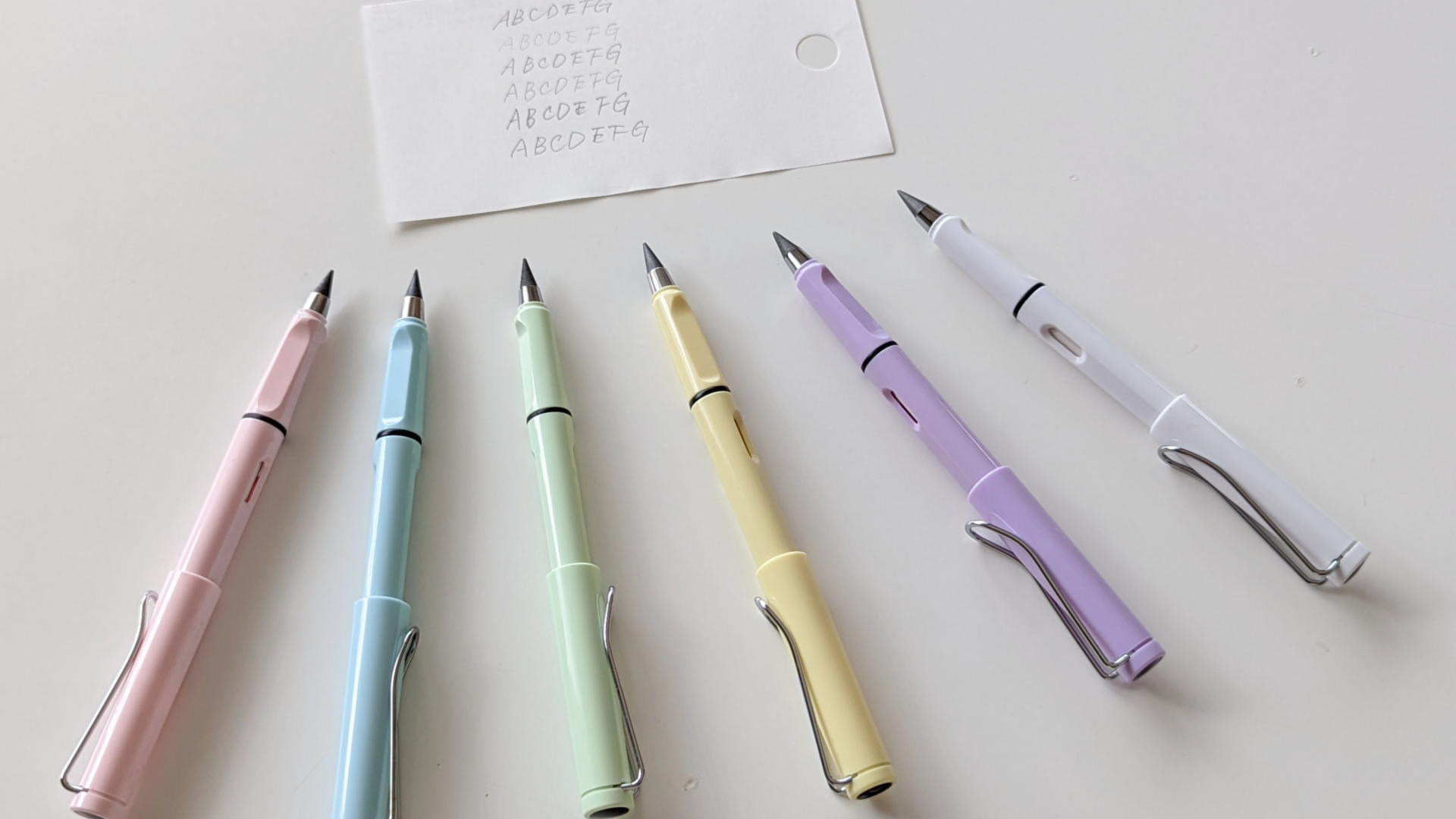 金属鉛筆の濃さは1種類だと決めてかかっていたが今回のは数種類あるようだ