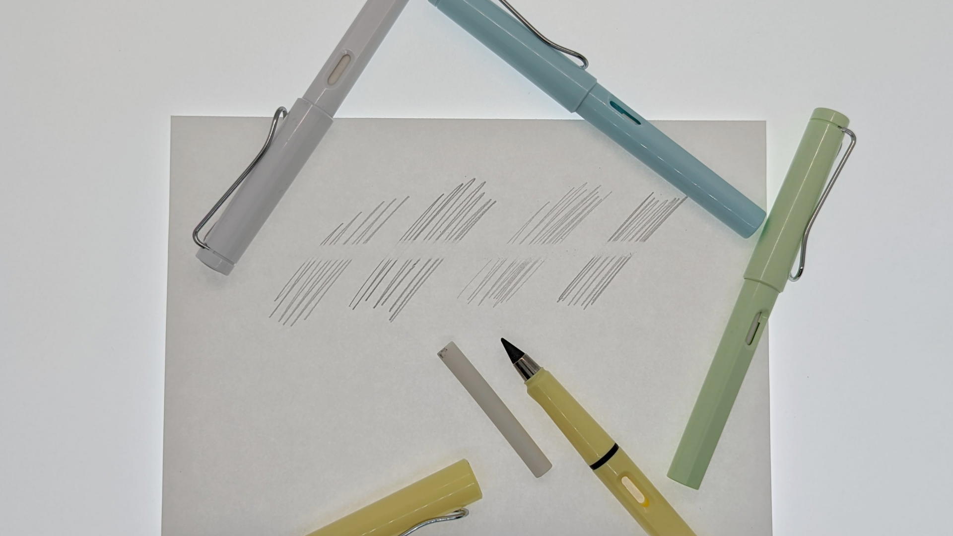 金属鉛筆の濃さは1種類だと決めてかかっていたが今回のは数種類あるようだ