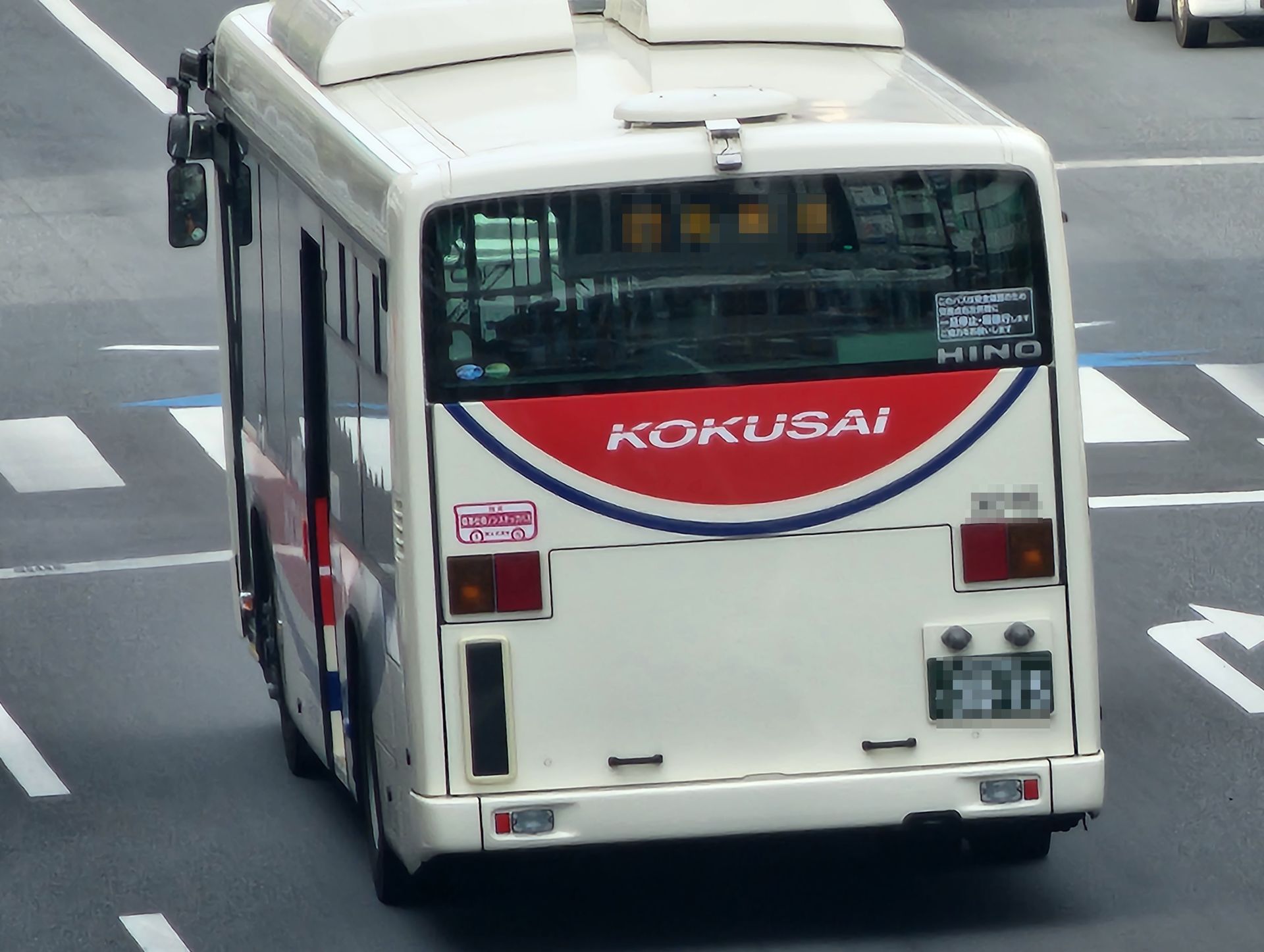 バスには間に合わず、駅から見送った