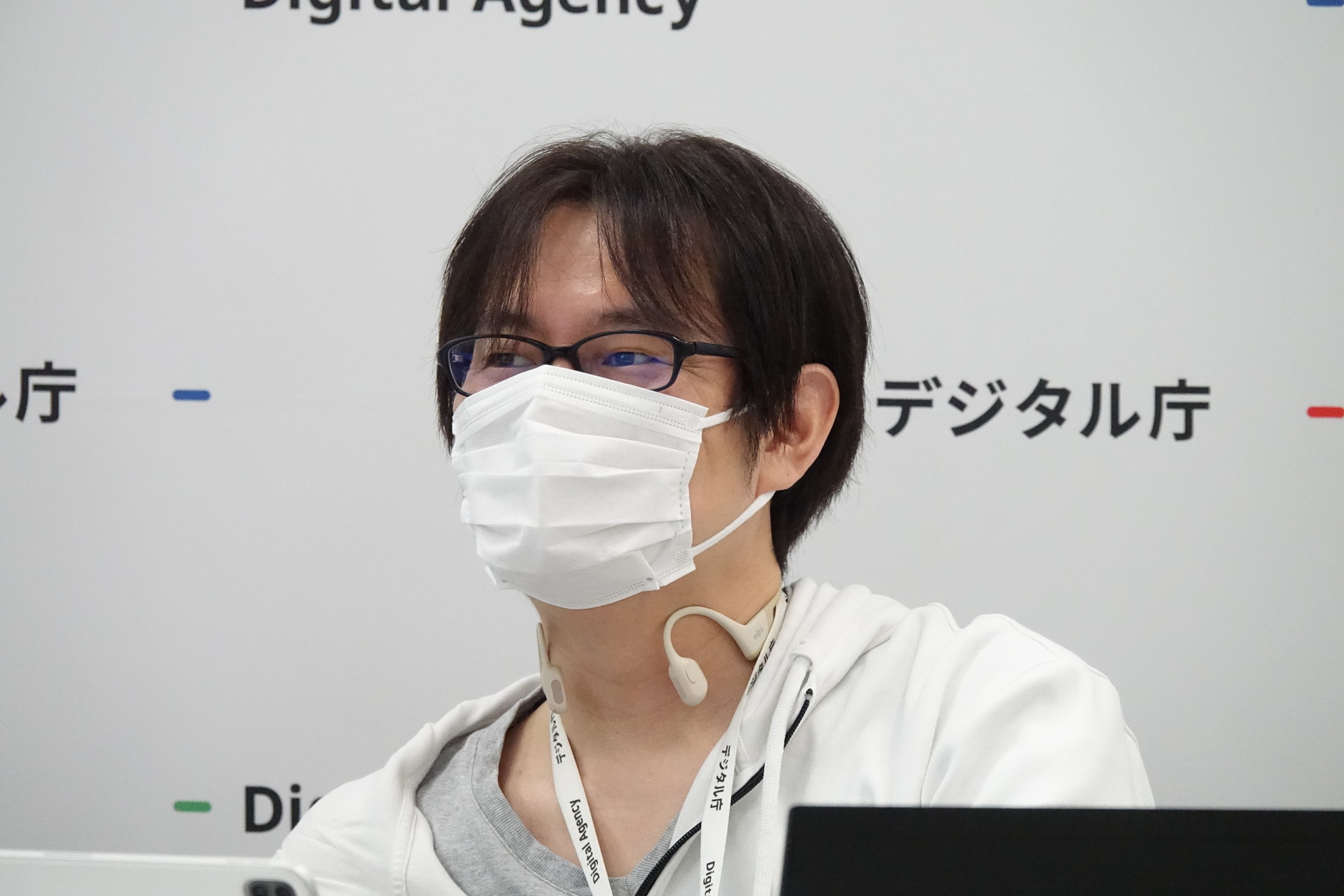 左＝デジタル庁 占部祥氏　右＝同 藤本真樹氏