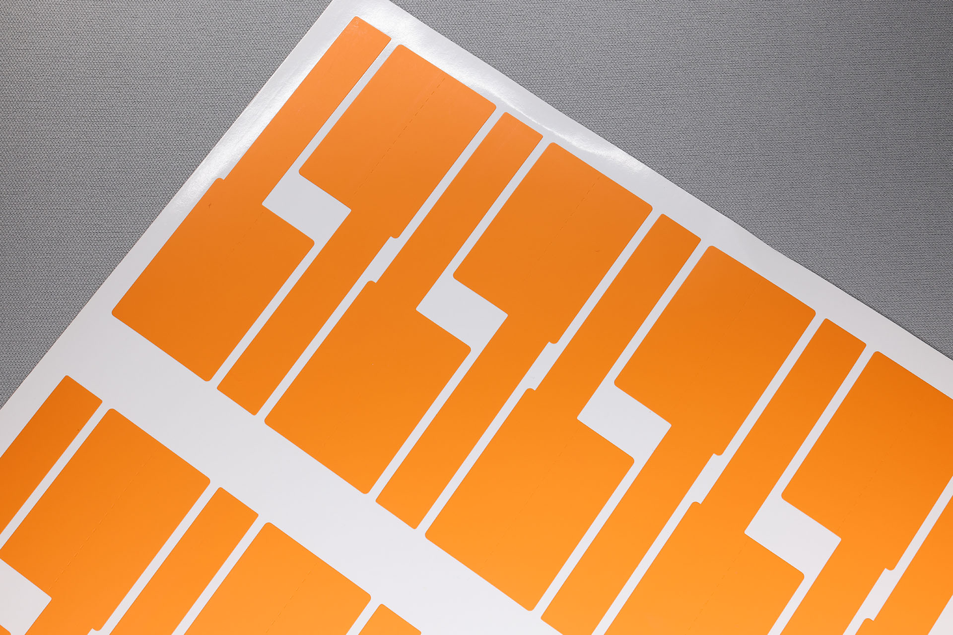 こんなふうに、台紙にシール状態で貼ってある。