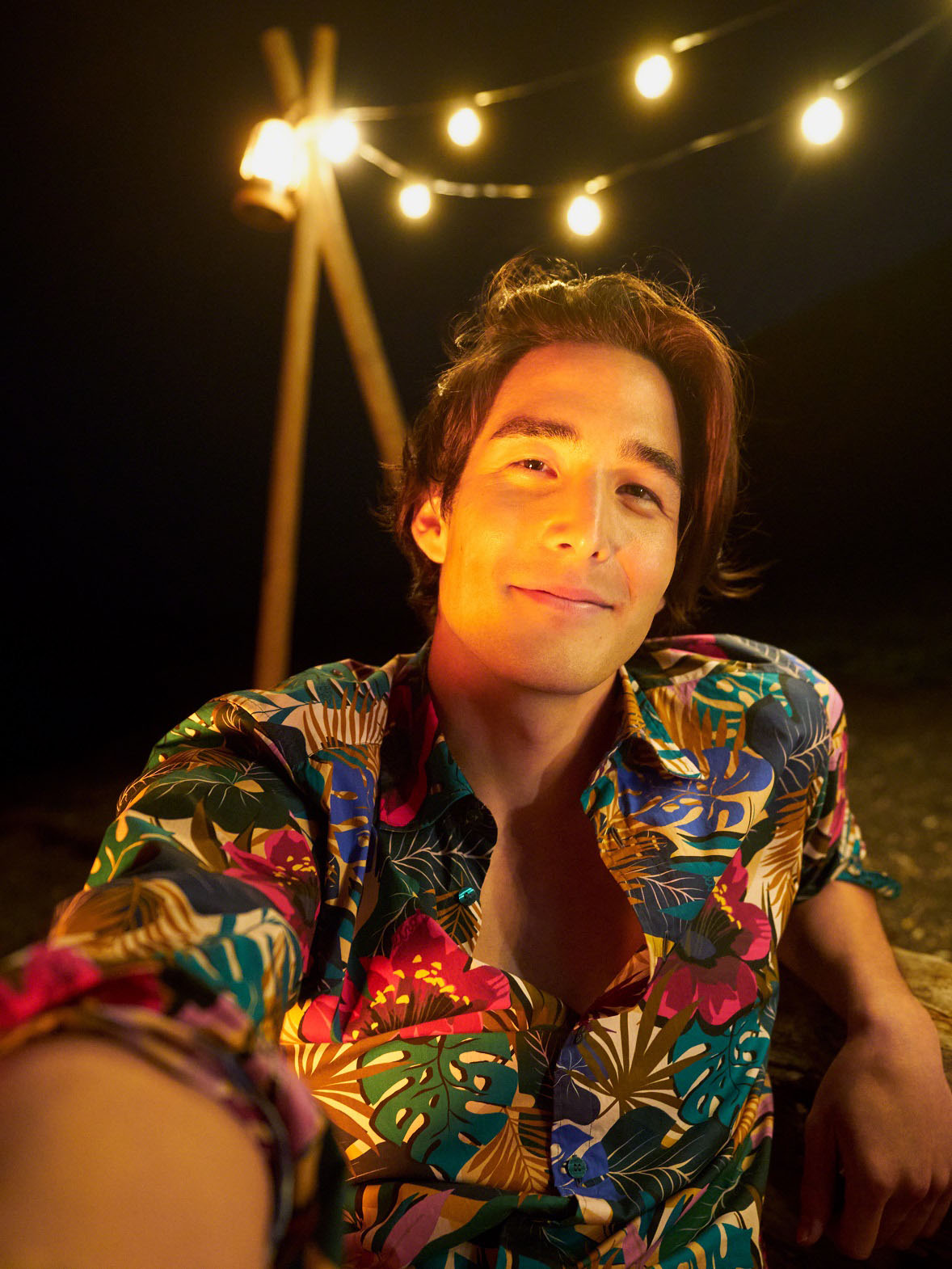 暗所でも明るいセルフィーが撮影できる