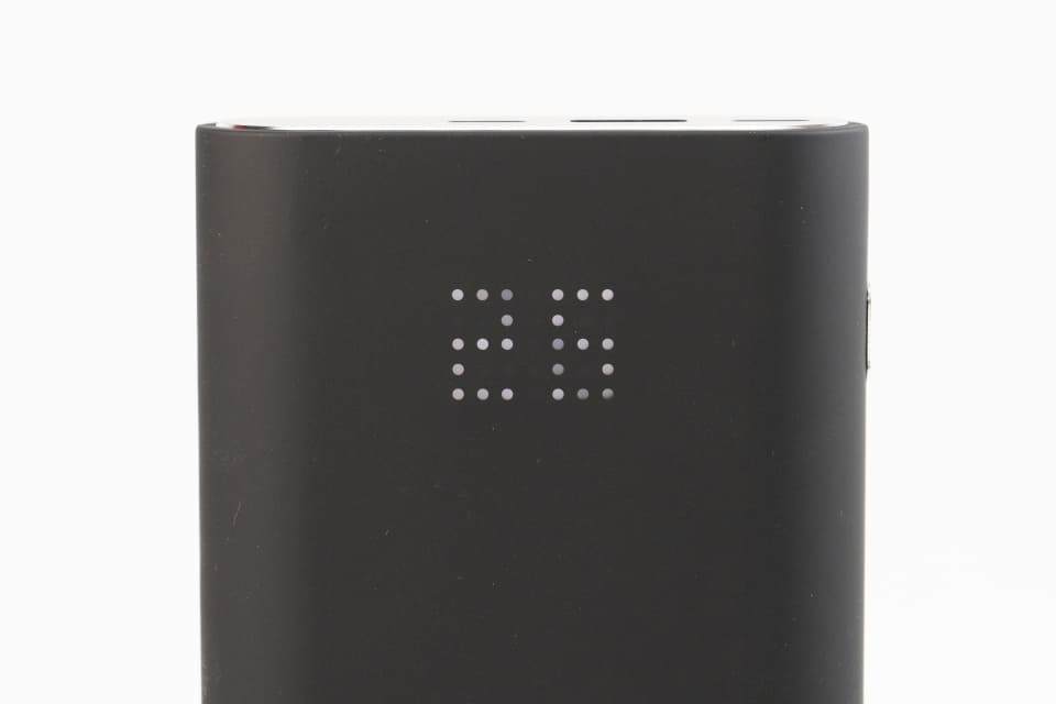 ドットLEDでの残量表示がかっこいい、ノートパソコンにも充電できる