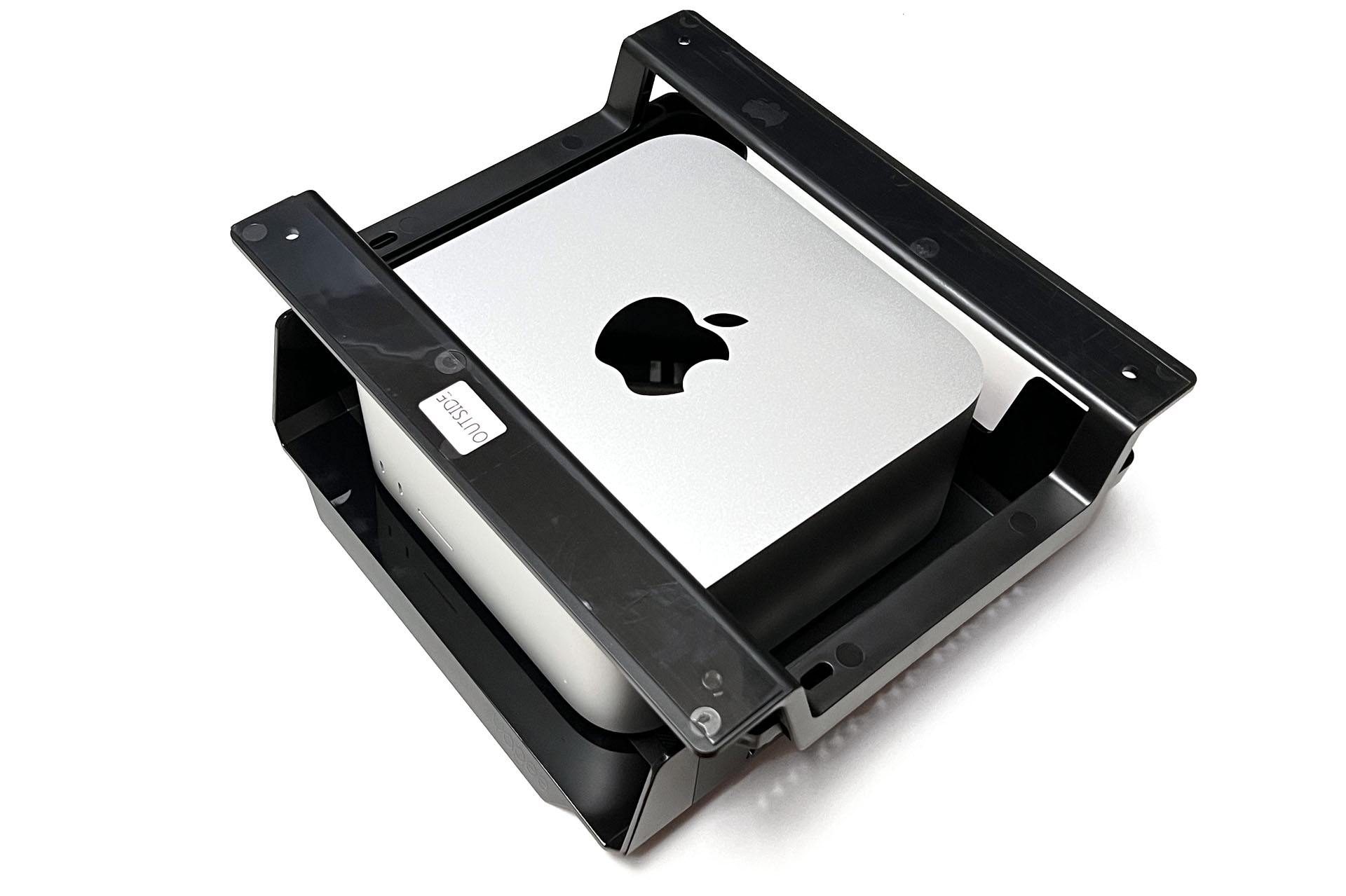 ベース部分を取り付けるとこんな感じ。余裕でMac Studioを収められる引き出しなのであった。