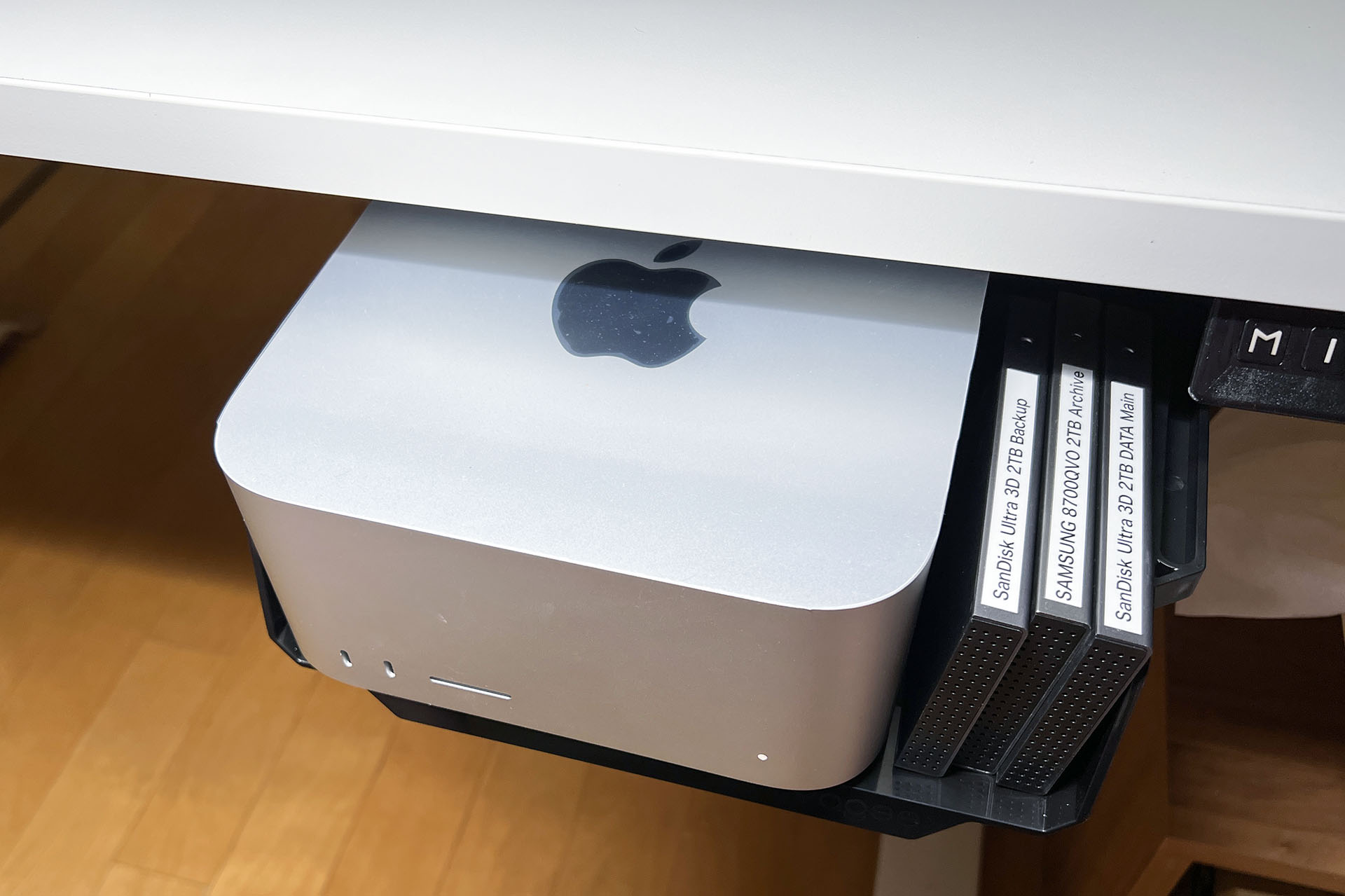 こんなふうに途中まで引き出すことができる。前述のとおり付属パーツを使えば引き出しの外れ防止となる。