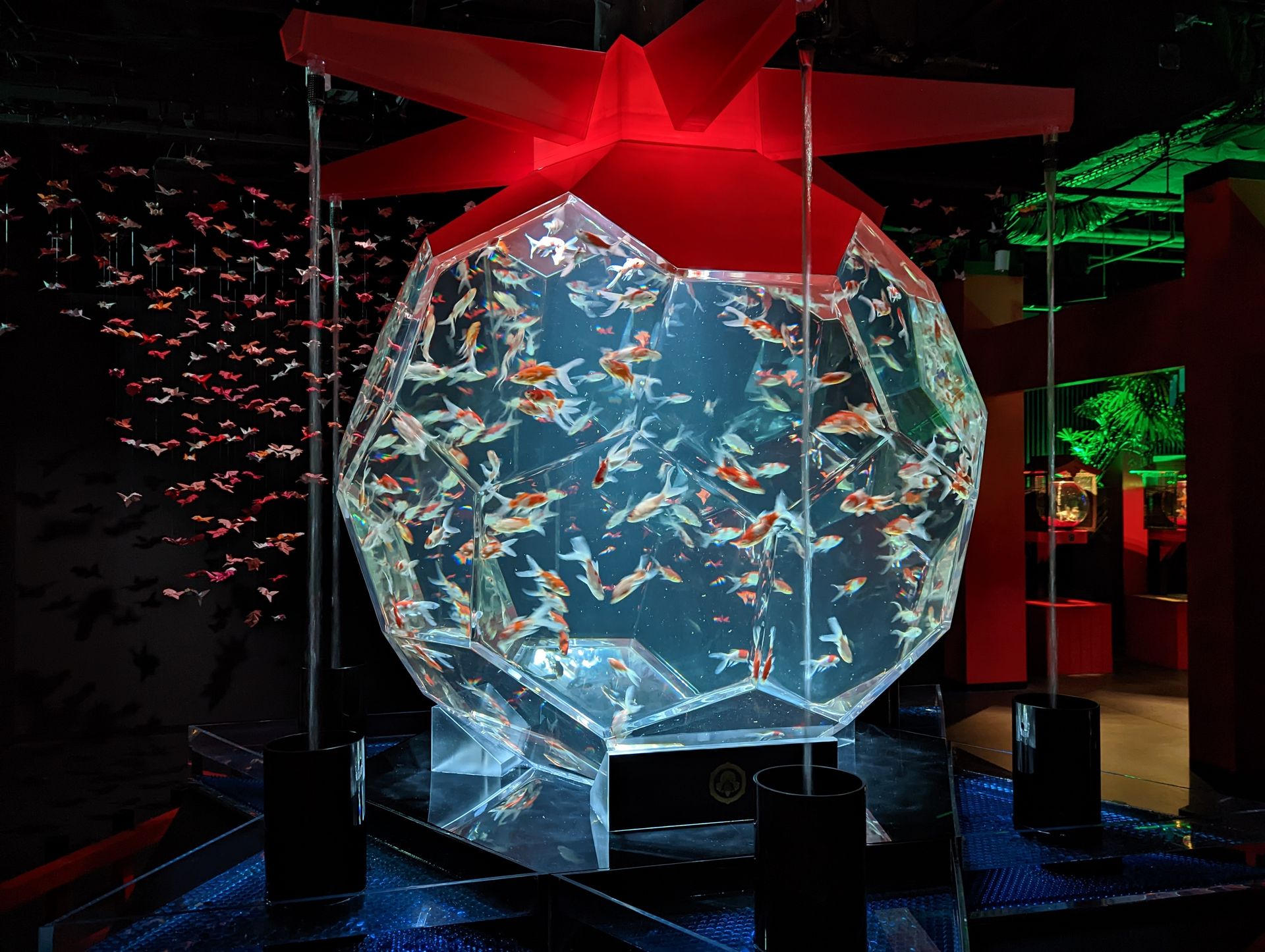 アートアクアリウム内の展示「オリガミリウム」