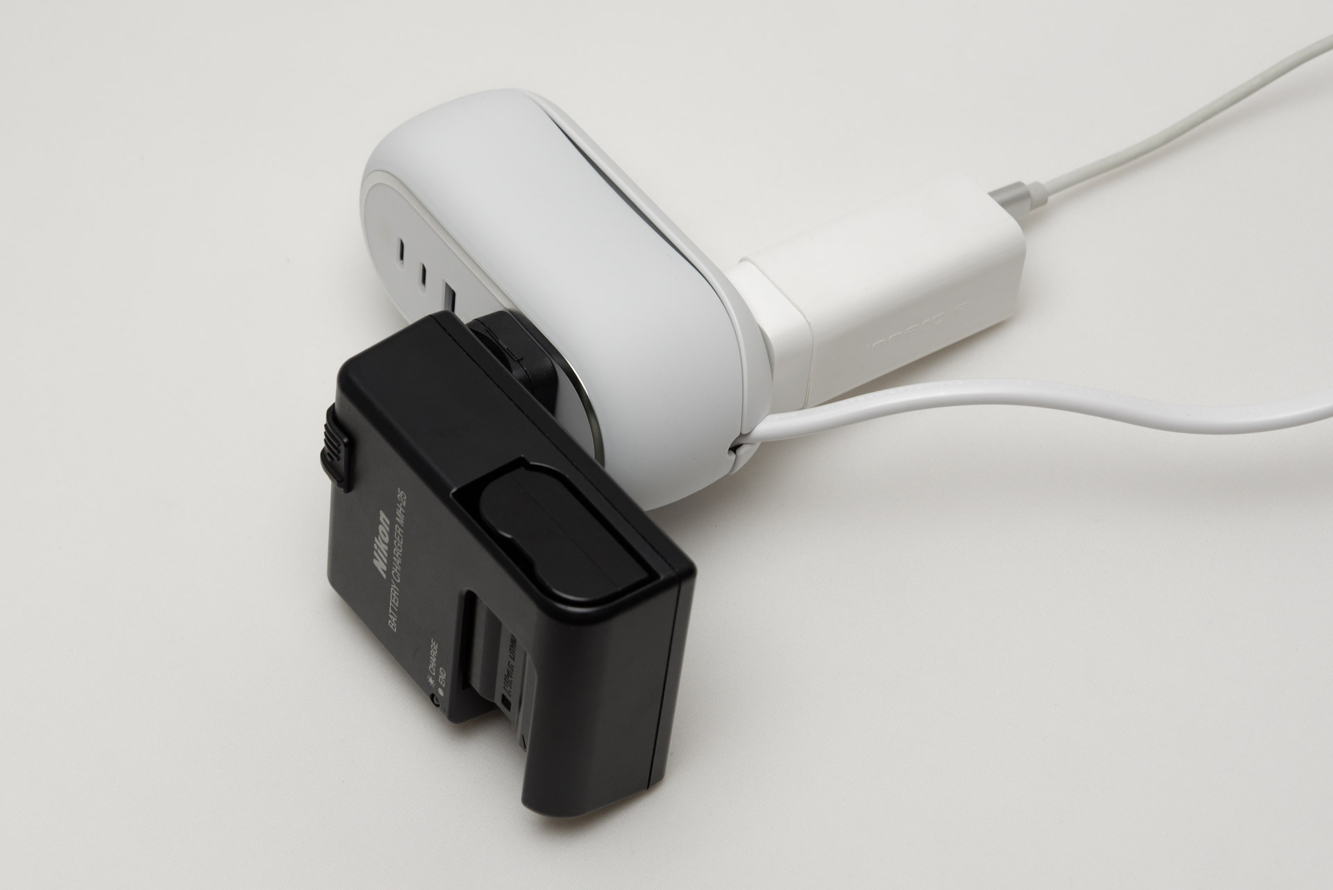 ACを2つとも使おうとすると横倒しになってしまうのが気になるところではある