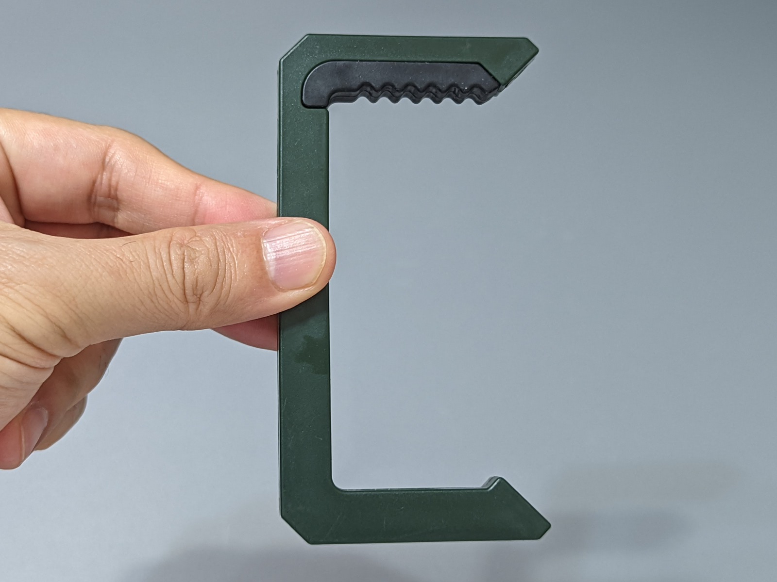 展開するとバッグフックになる