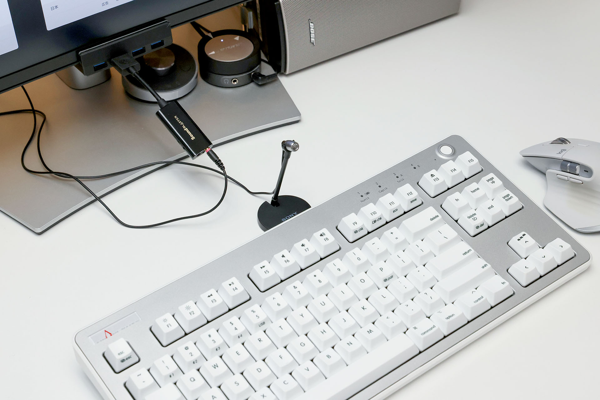 両者をつないでMacにUSB接続してみた。ばっちり音声入力ができた。