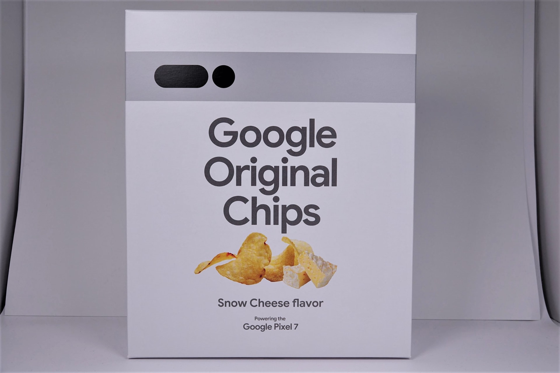 カマンベール味のパッケージ。よく見ると、カメラ部分のデザインが異なり、Pixel 7 Proが表現されていることがわかる