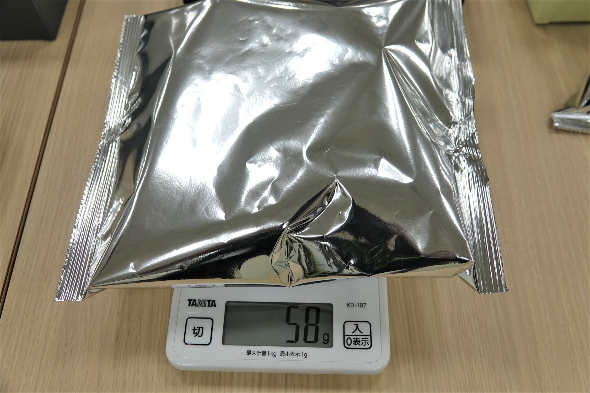 チップスは薄めで小ぶりなサイズ感。内容量は50g前後