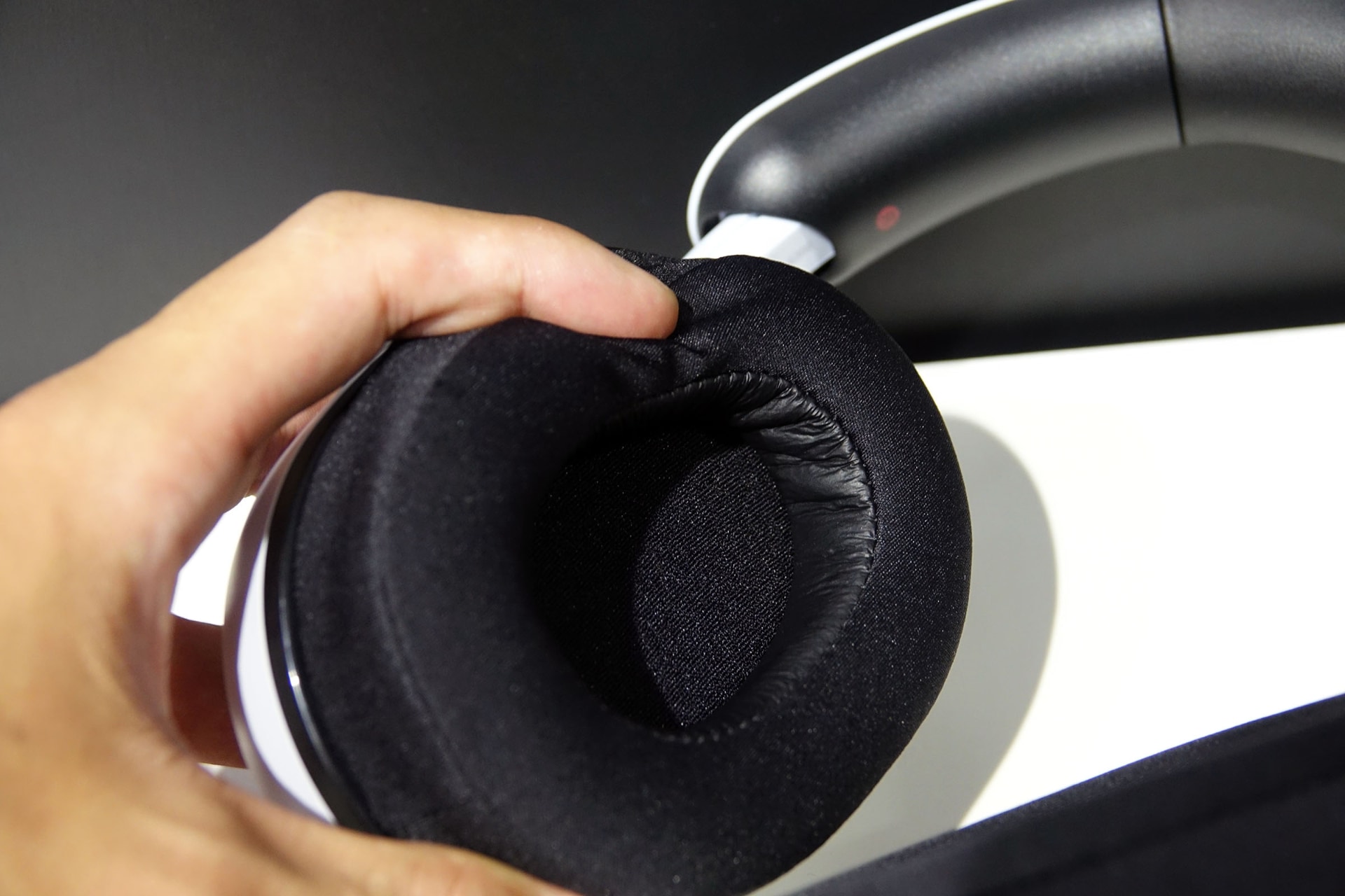 耳あて部分はメッシュ素材