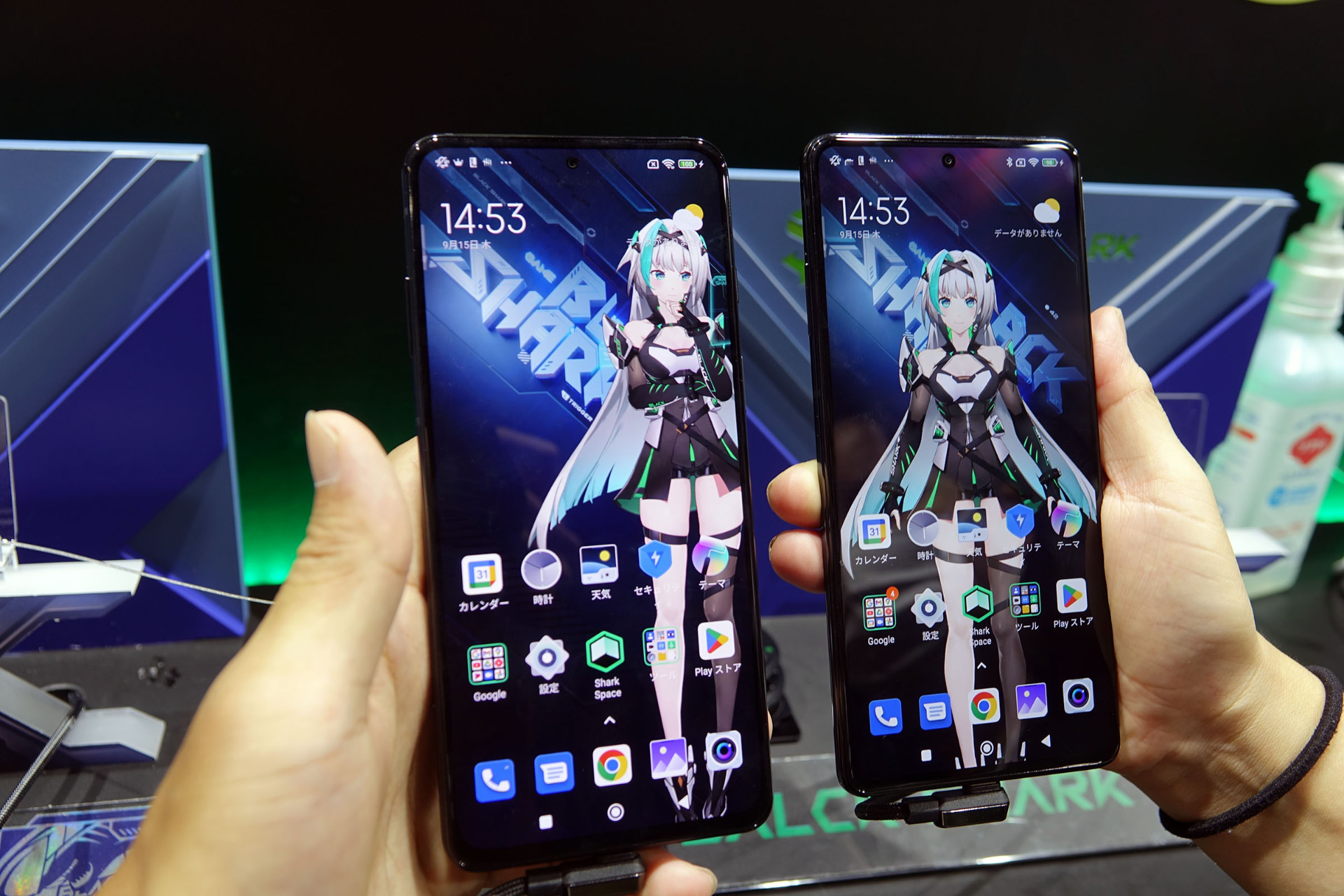 Black Shark 5（左）とBlack Shark 5 Pro（右）