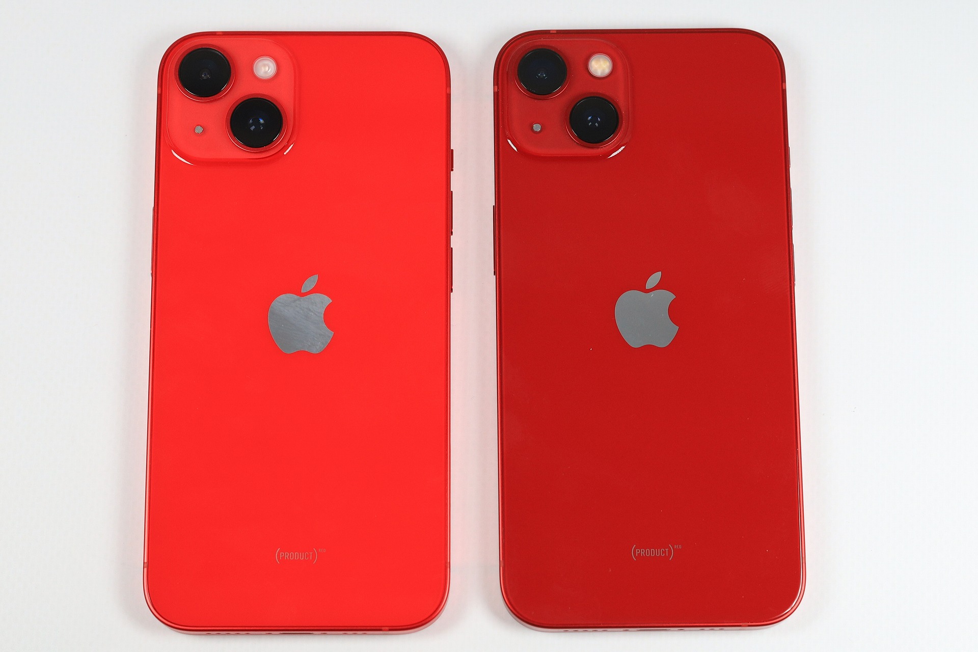 左「iPhone 14」右「iPhone 13」