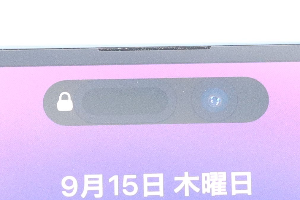 iPhone 14 Proから搭載される「Dynamic Island」下にセンサーやカメラが見える