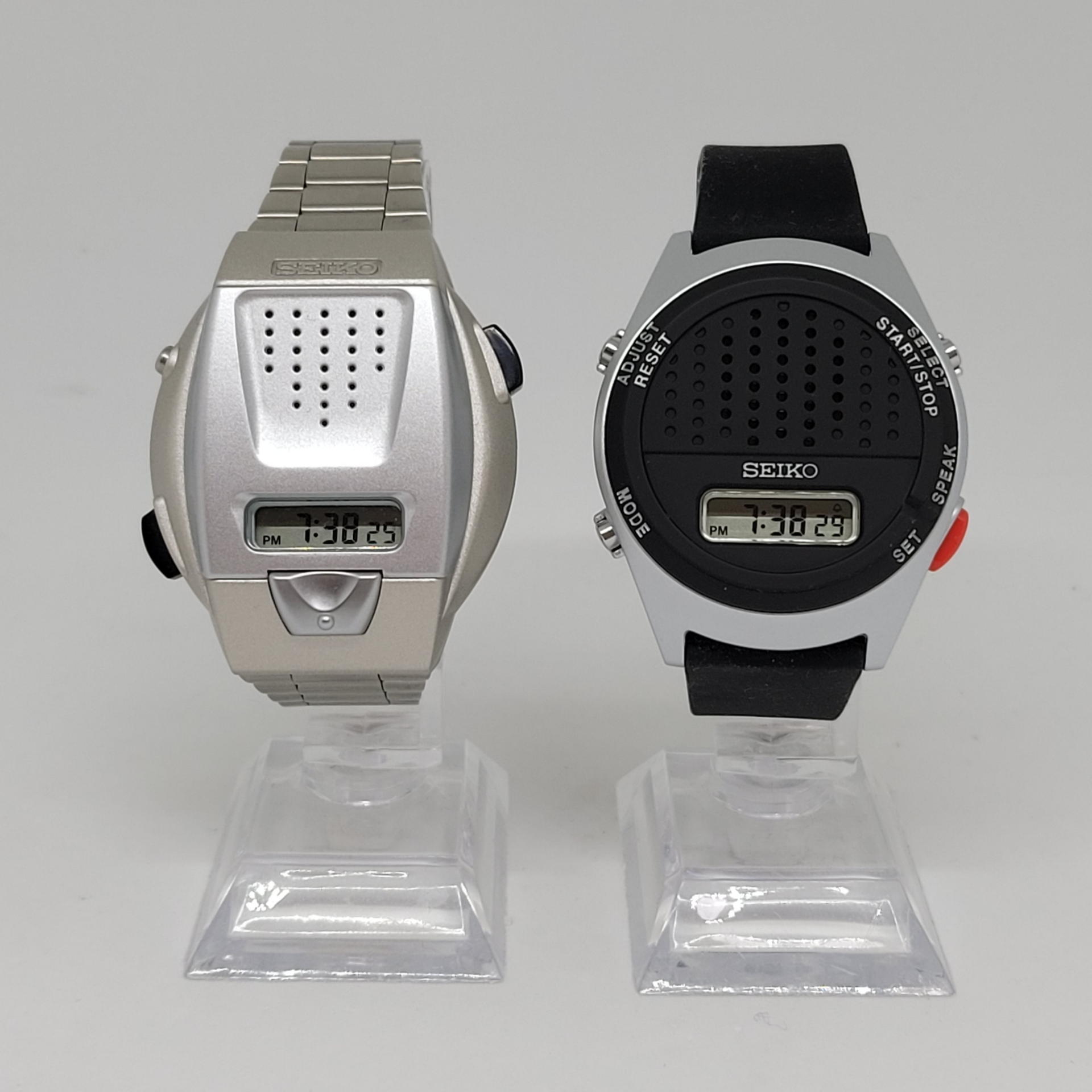 従来モデル（SBJS001）：左　と　最新モデル（SBJS015）：右は機能的にはほぼ同じだがデザインコンセプトは大きく違う。両者個別の良さがあるので筆者は両方使っている