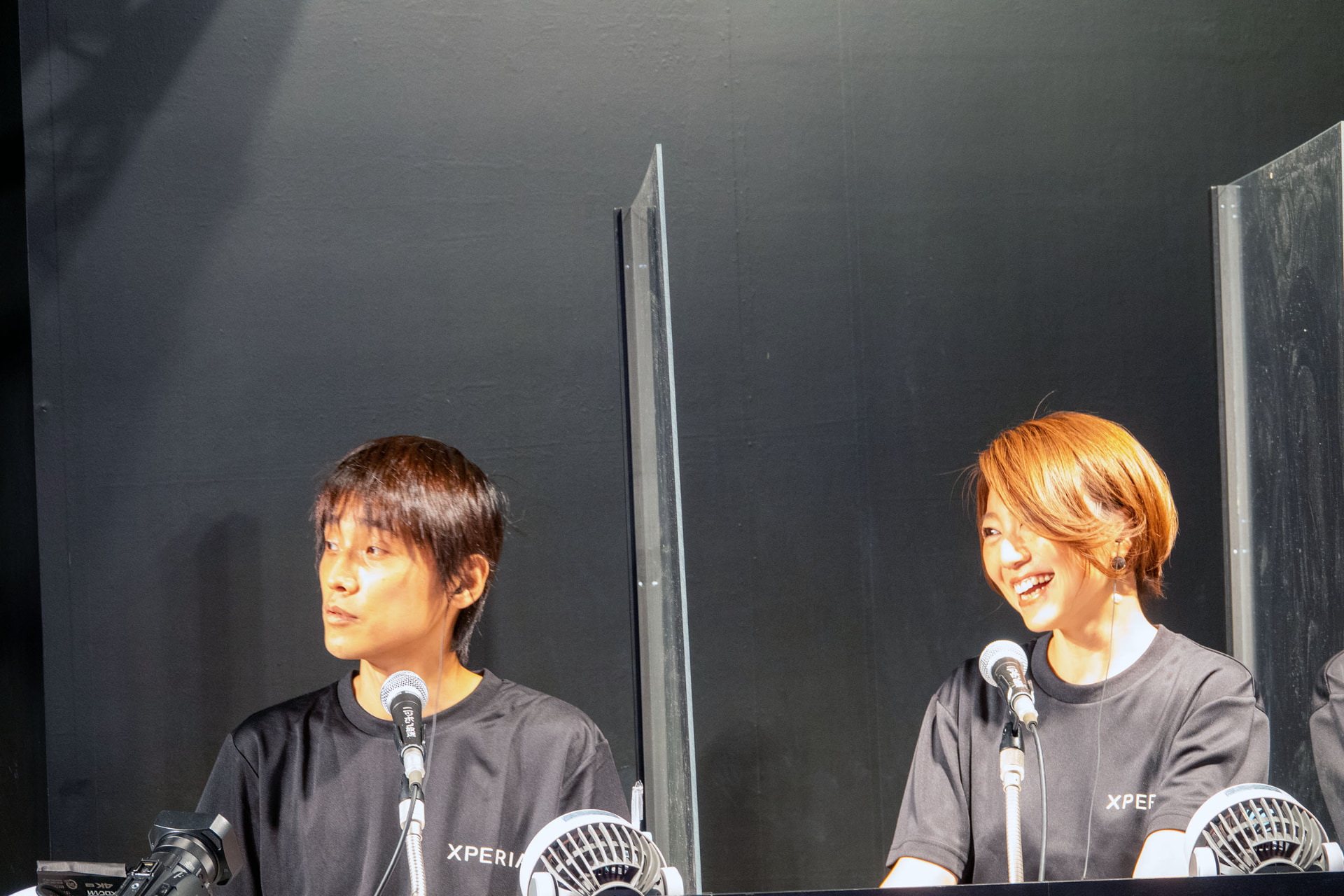 左からニッポン放送の吉田 尚記アナウンサーとタレントの真鍋 摩緒