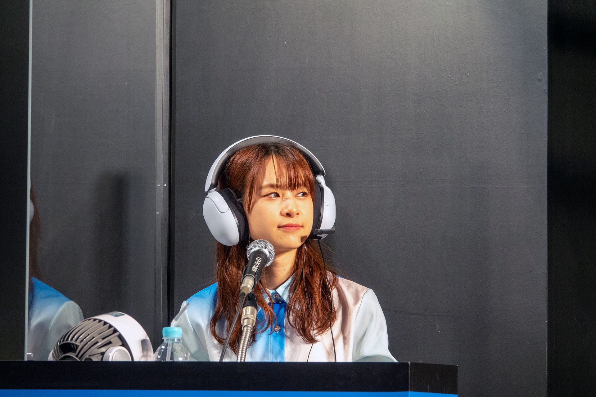 ヘッドセット「INZONE H3」を装着した前田 佳織里