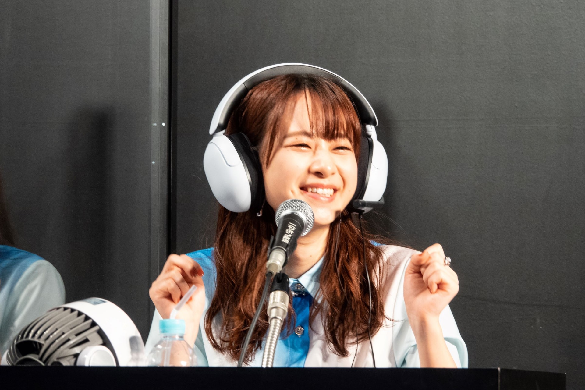 勝利の瞬間にガッツポーズを決める前田