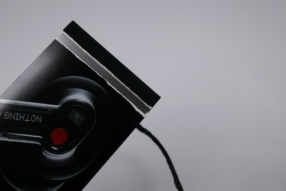 スケルトンデザインが個性的なワイヤレスイヤホン「Nothing ear (1