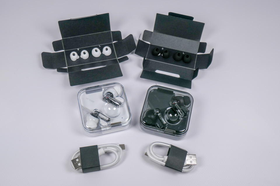 スケルトンデザインが個性的なワイヤレスイヤホン「Nothing ear
