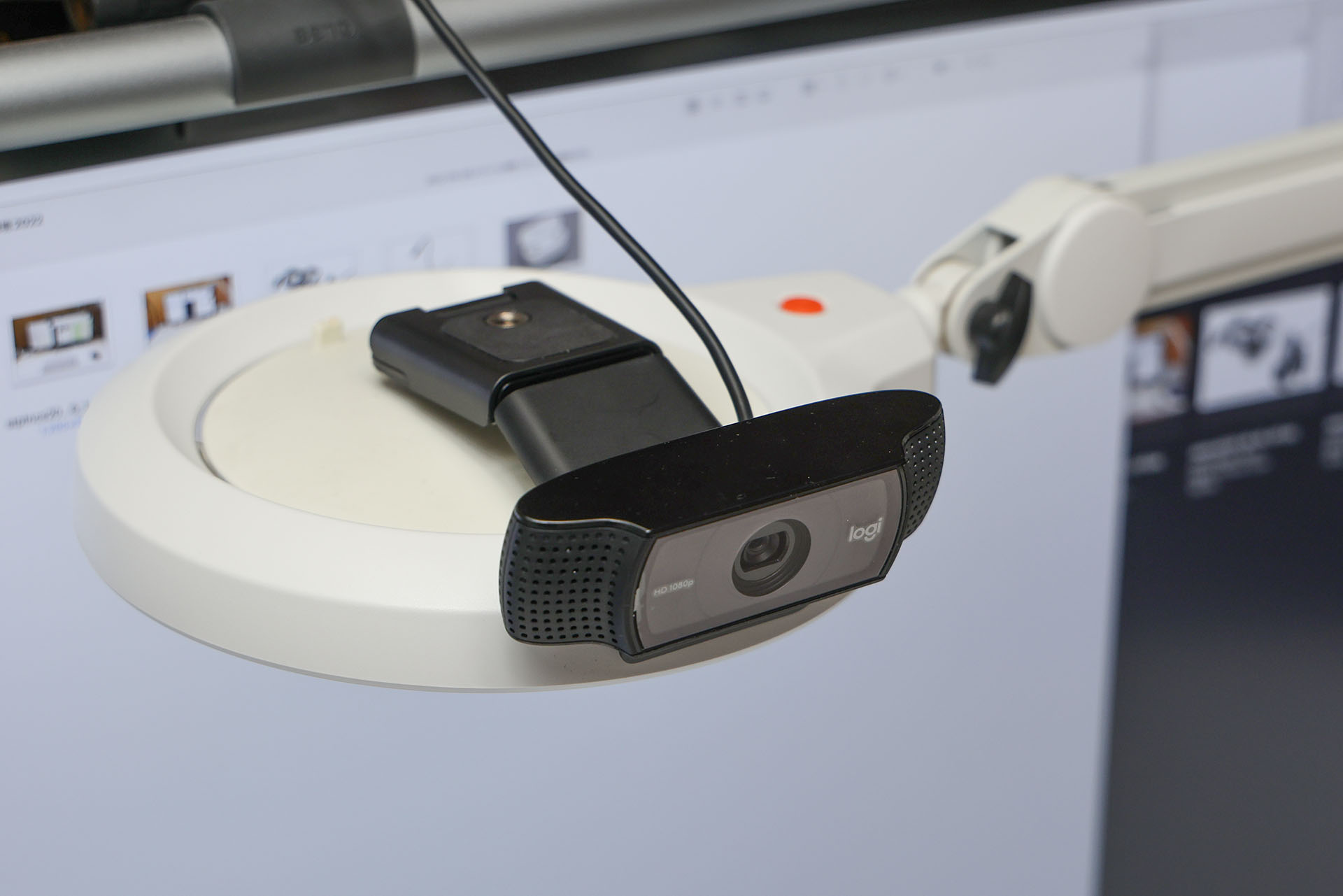 ルーペの部分は面積が広いので、より安定的に乗せておける