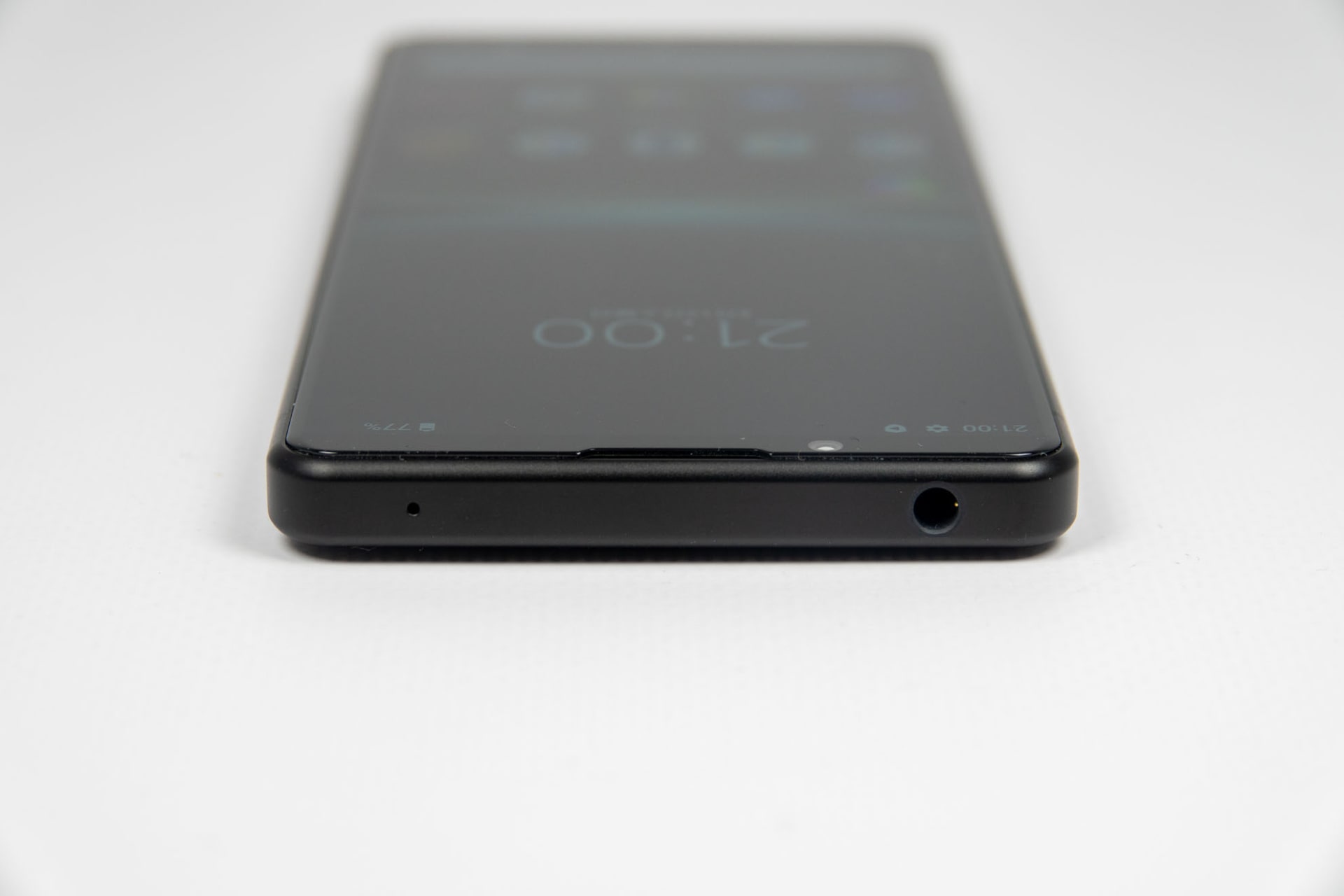 3.5mmオーディオジャックは上部に配置