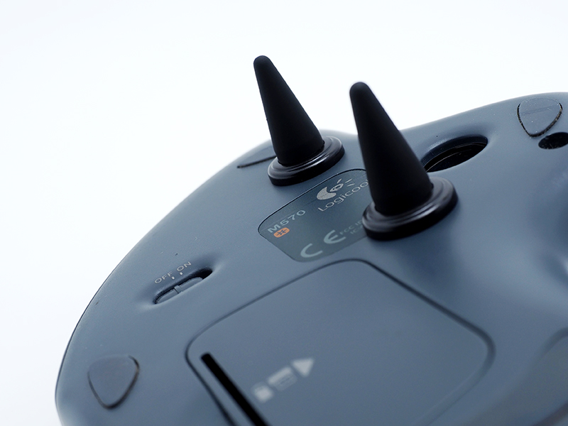 背面に粘着シートで張り付ければ…