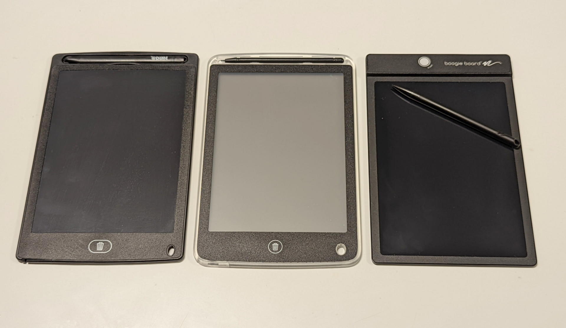 8.5インチサイズは廉価版電子メモパッドの定番サイズだ