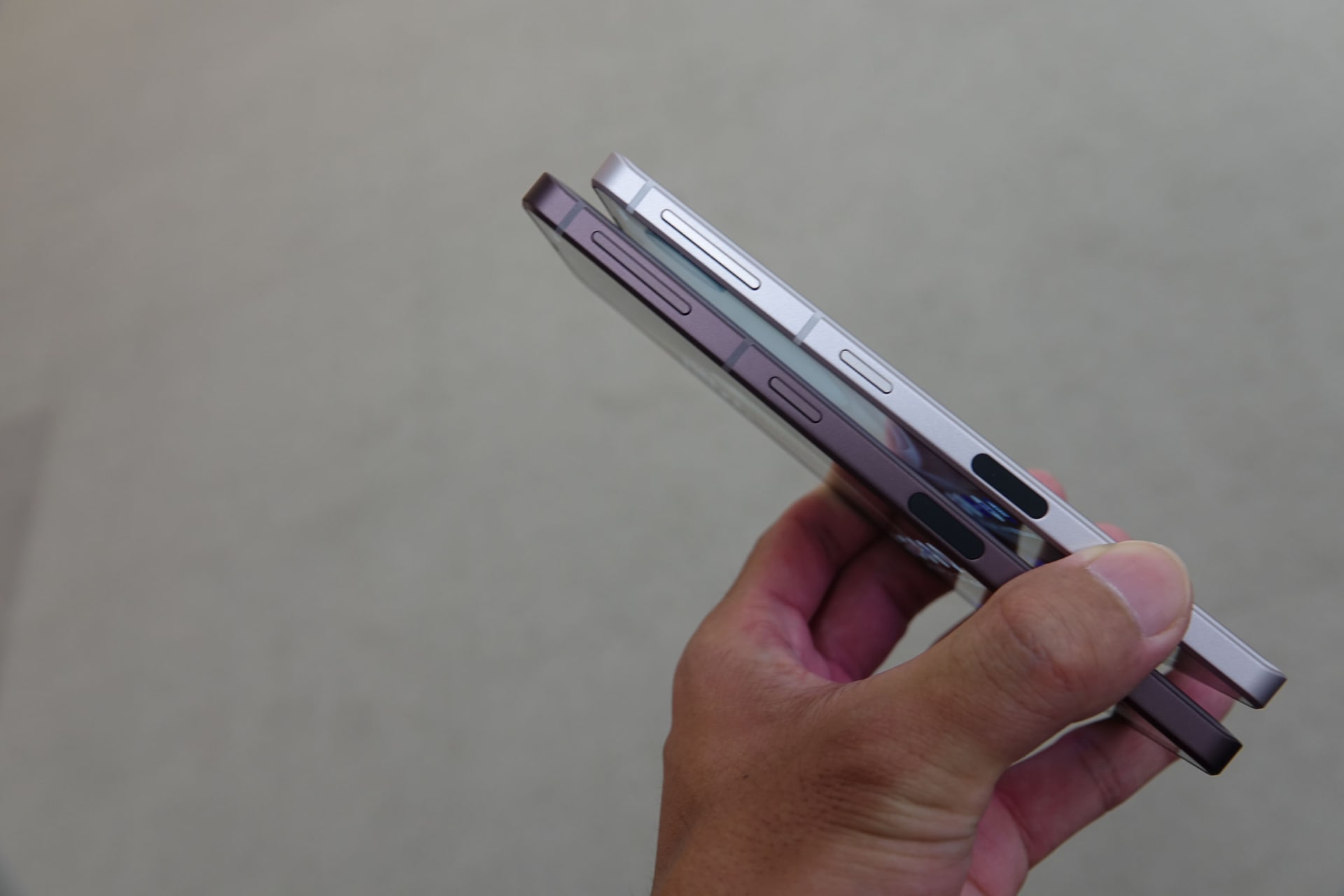 左がsense7 plus、右がsense7。大きく違う部分はない