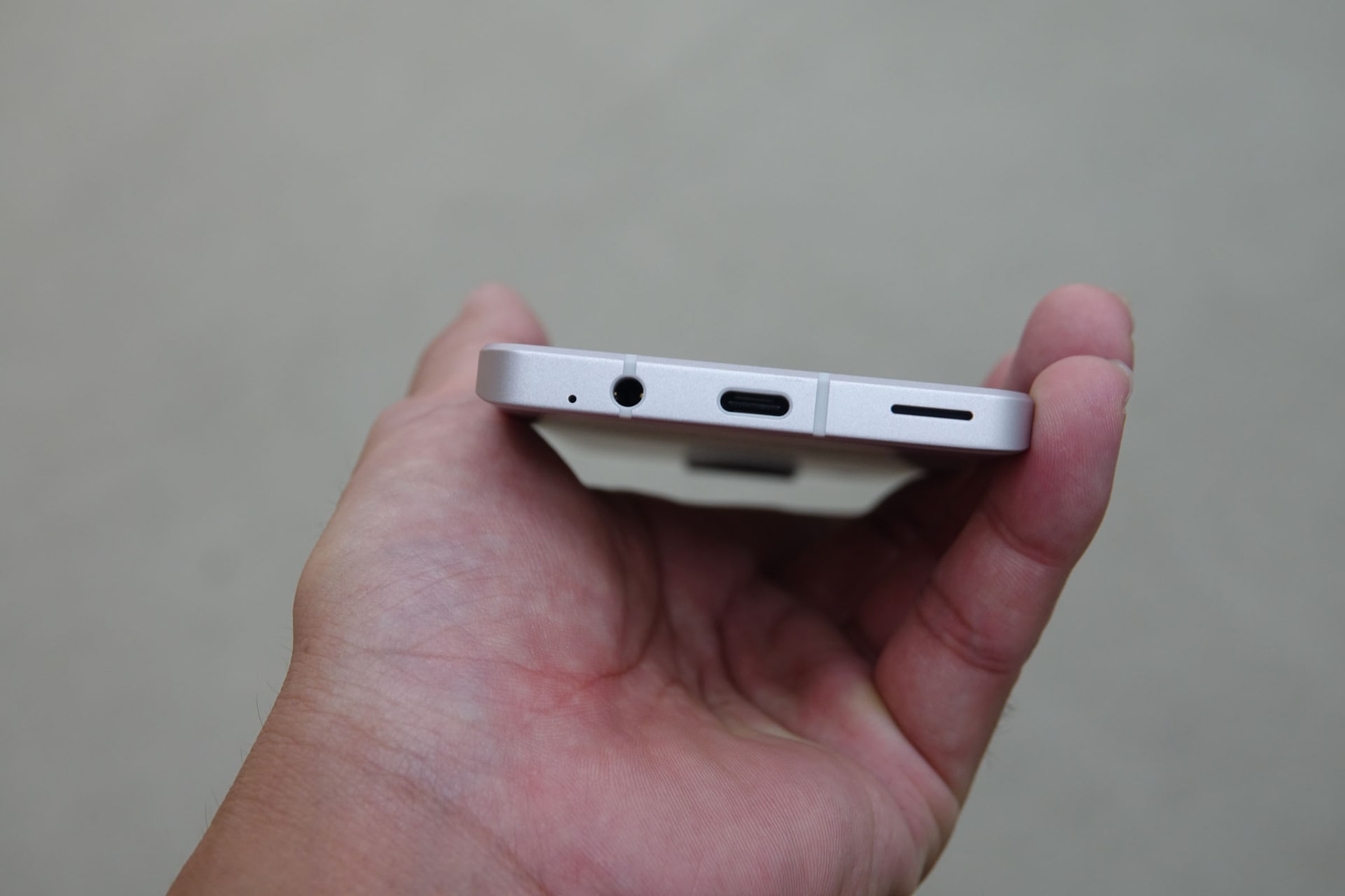 下部には3.5mmオーディオジャックとUSB Type-C端子